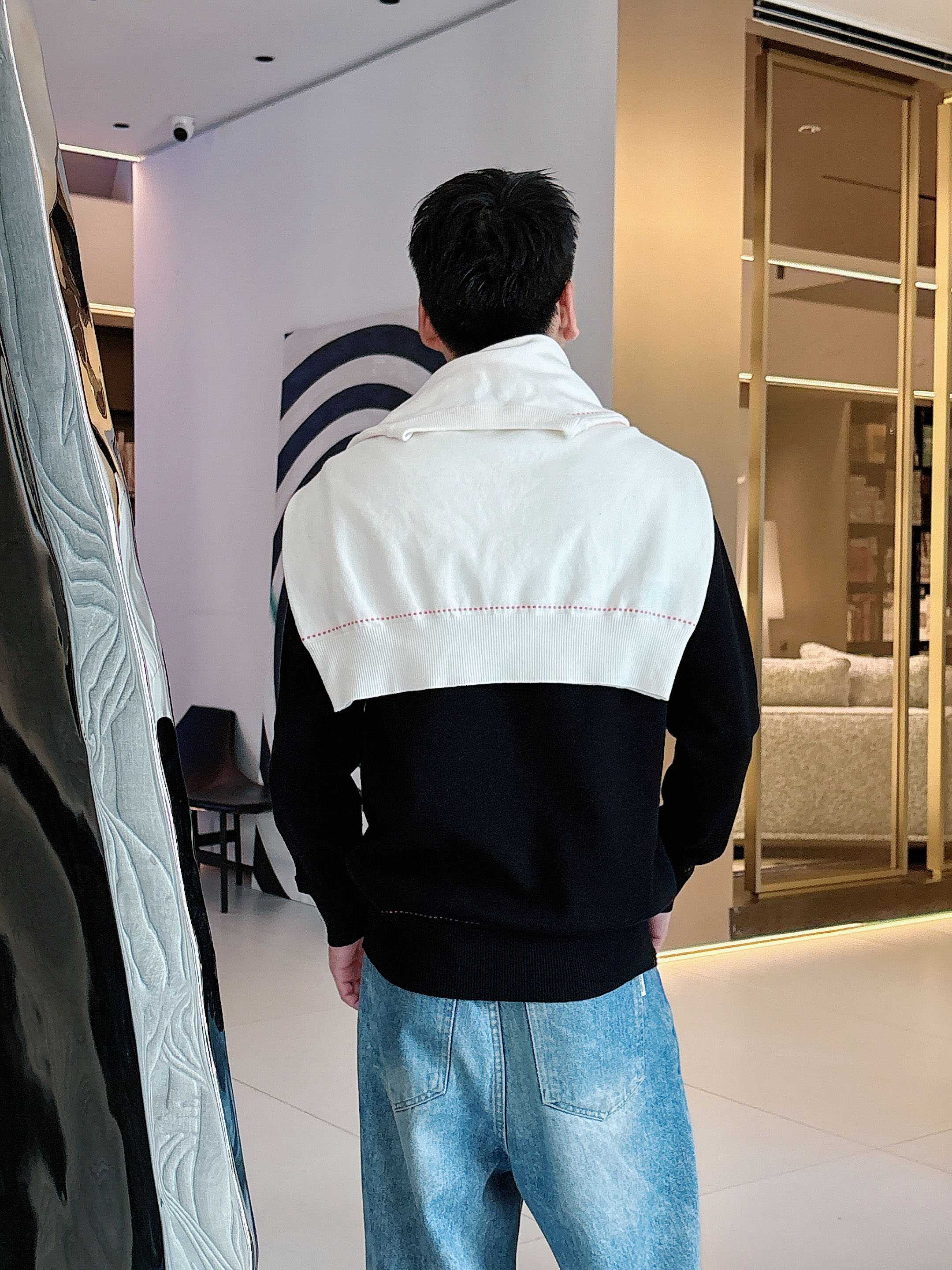 · 爱马仕Hermes 2025官网秋冬季最新款圆领毛衣，专柜同步在售爆款！特供羊毛混纺面料.手感舒适.