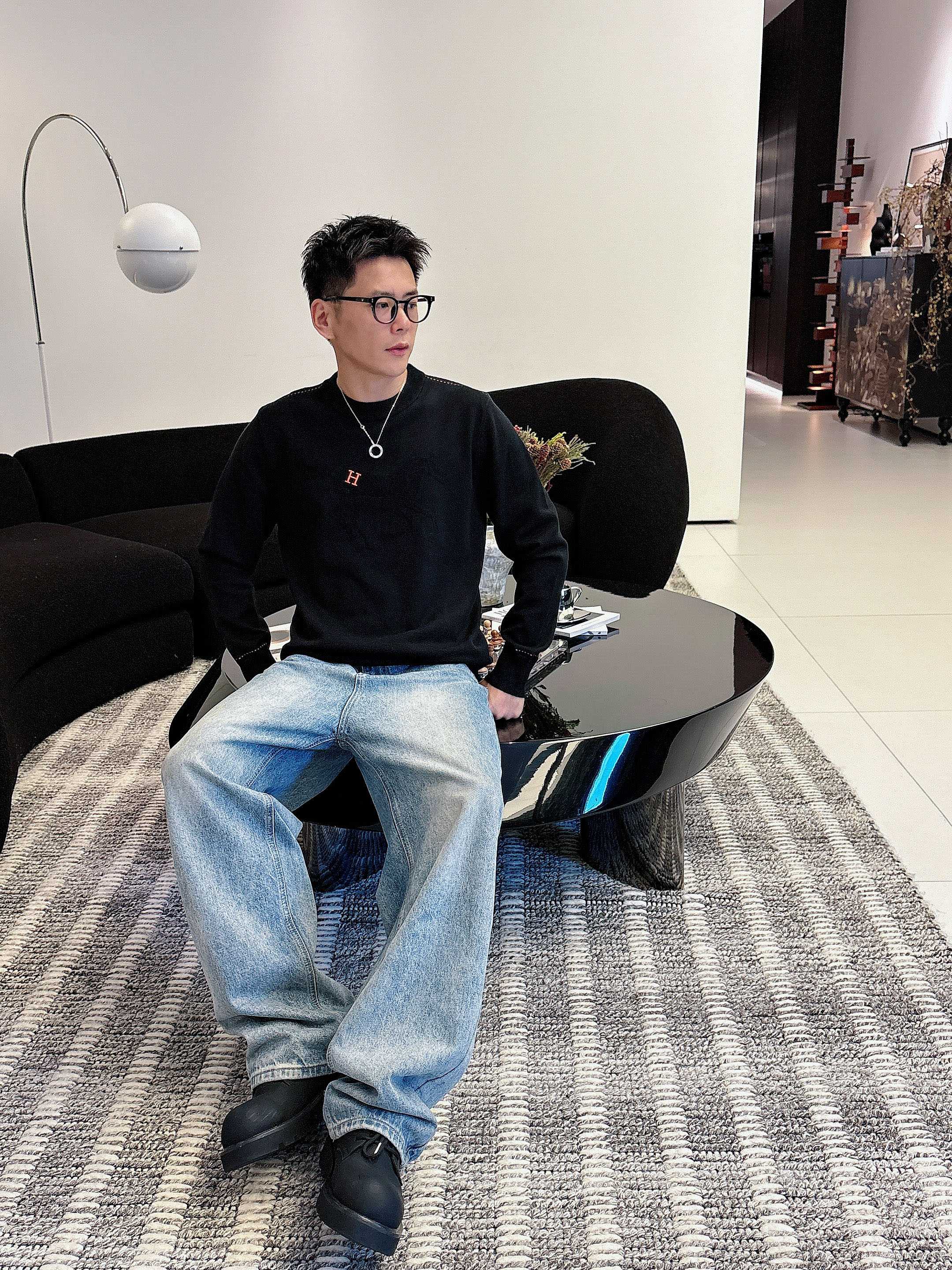 · 爱马仕Hermes 2025官网秋冬季最新款圆领毛衣，专柜同步在售爆款！特供羊毛混纺面料.手感舒适.