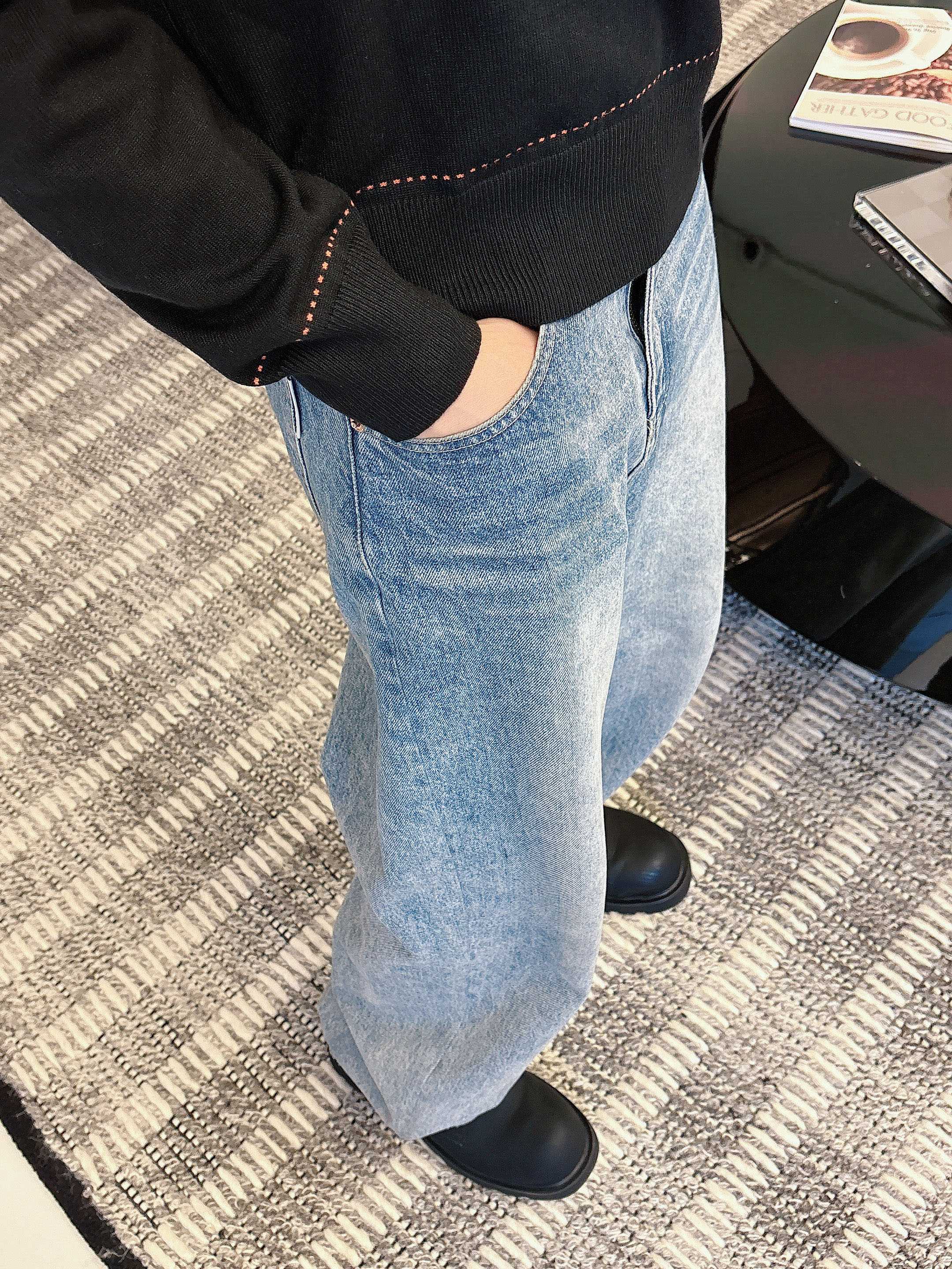 · 爱马仕Hermes 2025官网秋冬季最新款圆领毛衣，专柜同步在售爆款！特供羊毛混纺面料.手感舒适.