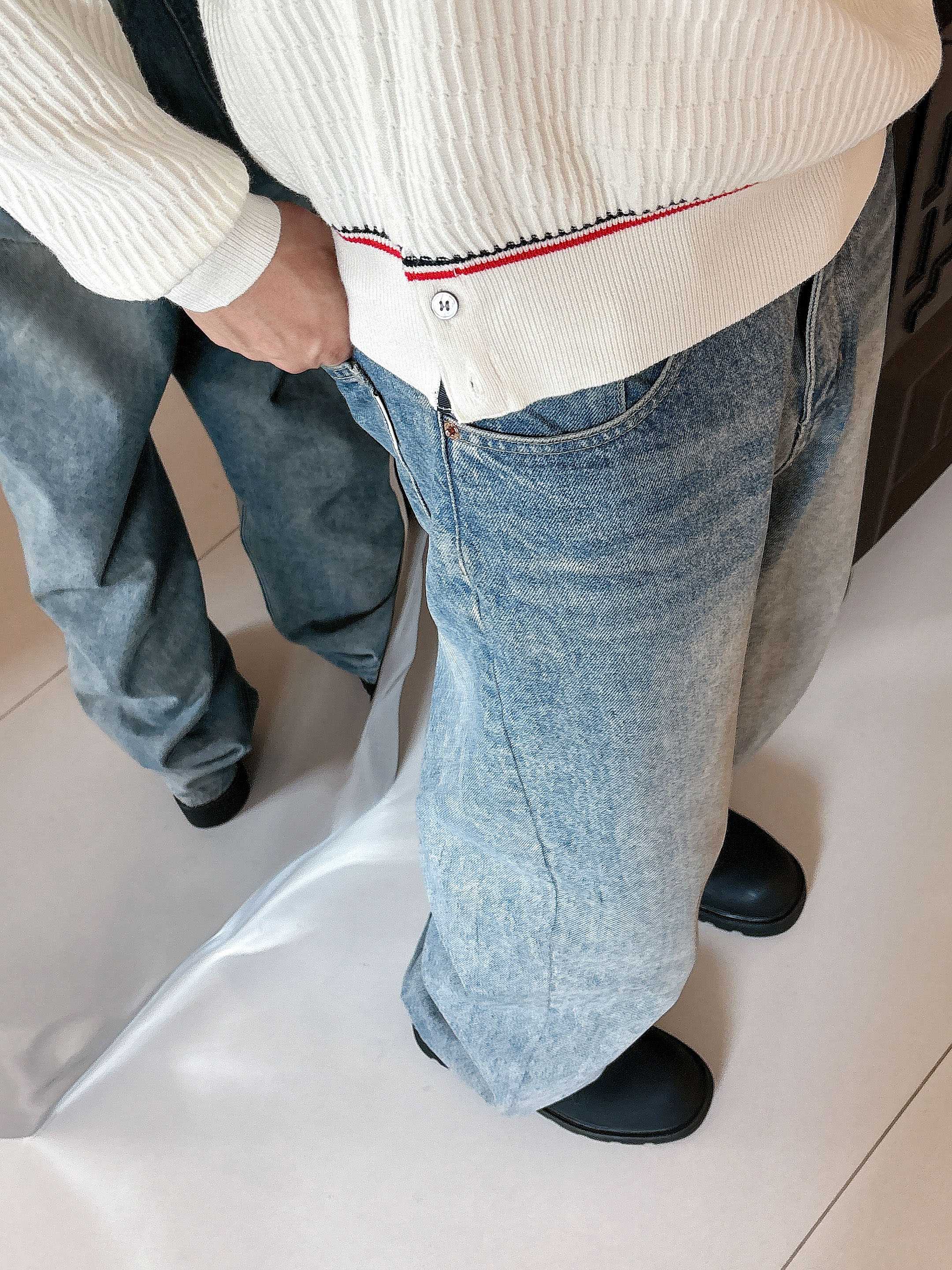 · TB 2025官网秋冬季最新款圆领毛衣，专柜同步在售爆款！特供羊毛混纺面料.手感舒适.可直接接触皮肤