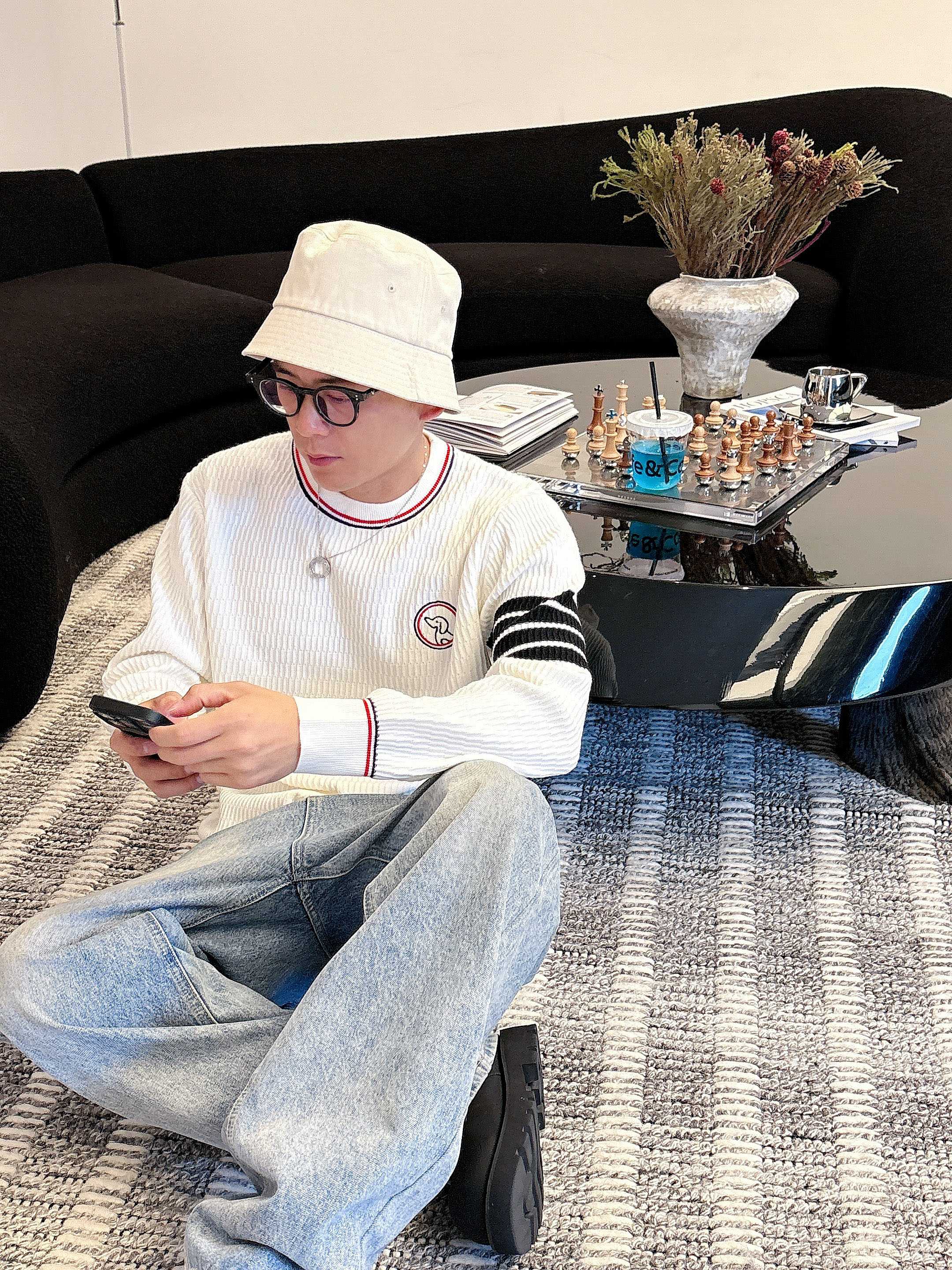 · TB 2025官网秋冬季最新款圆领毛衣，专柜同步在售爆款！特供羊毛混纺面料.手感舒适.可直接接触皮肤