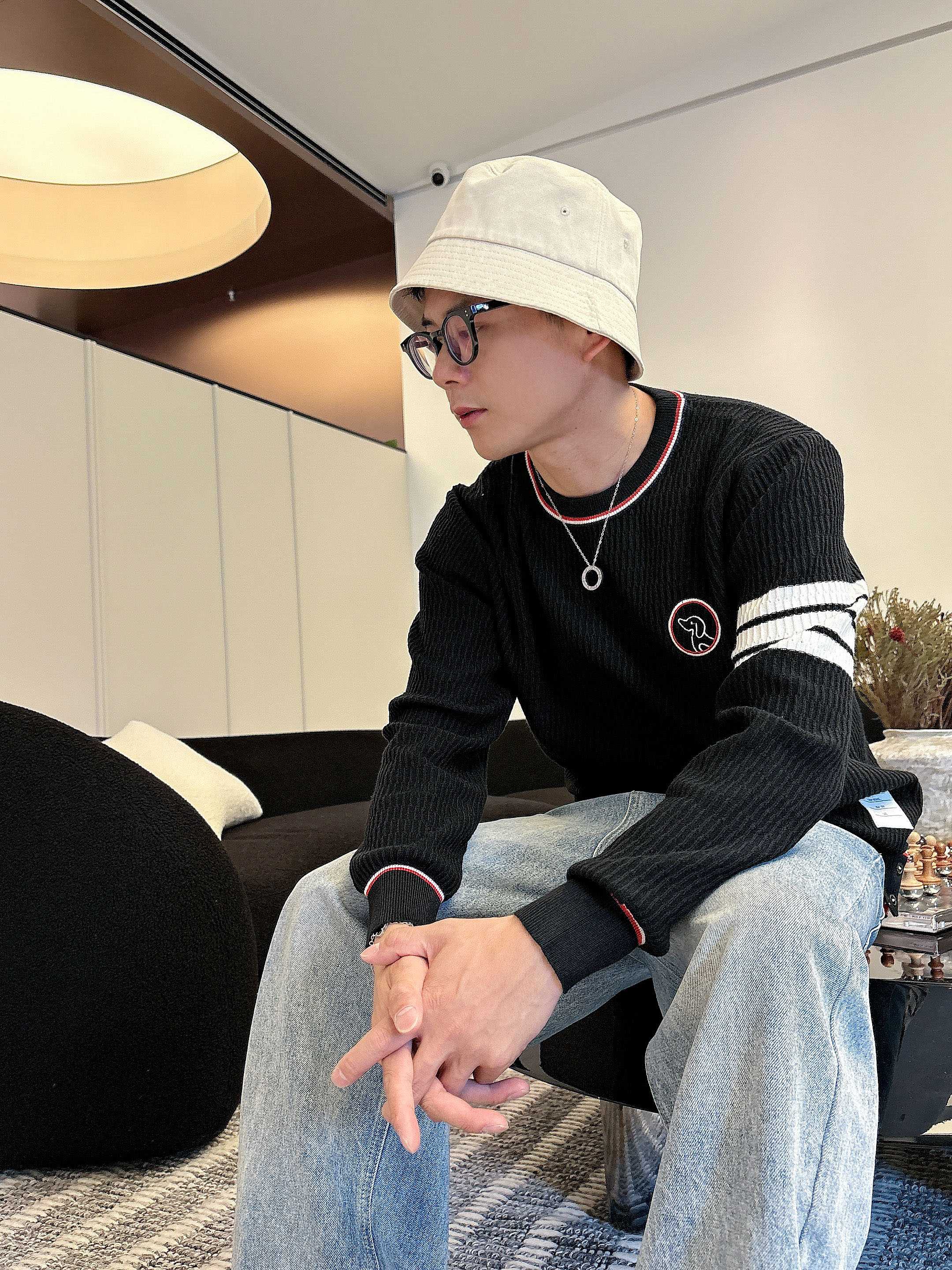 · TB 2025官网秋冬季最新款圆领毛衣，专柜同步在售爆款！特供羊毛混纺面料.手感舒适.可直接接触皮肤