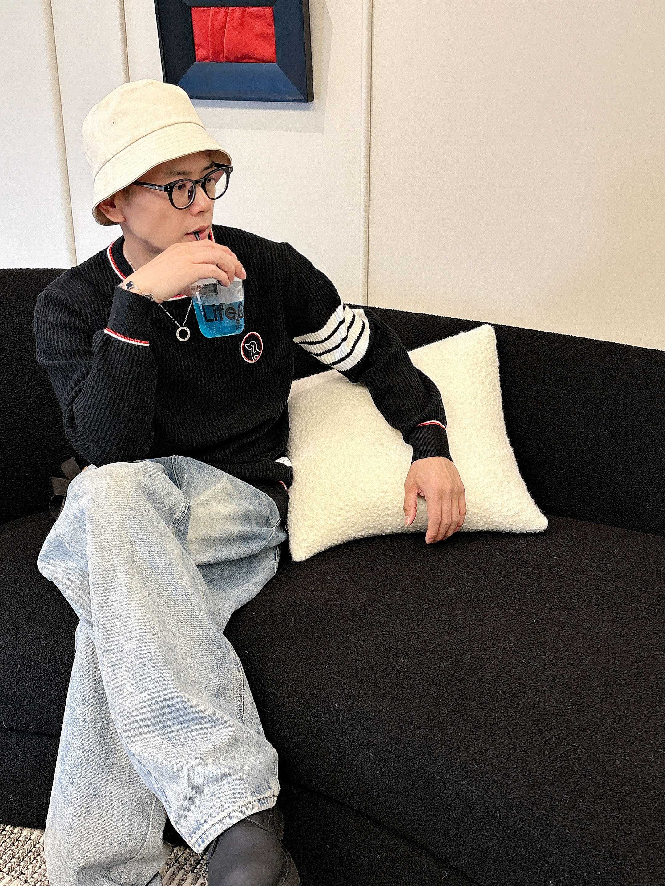 · TB 2025官网秋冬季最新款圆领毛衣，专柜同步在售爆款！特供羊毛混纺面料.手感舒适.可直接接触皮肤