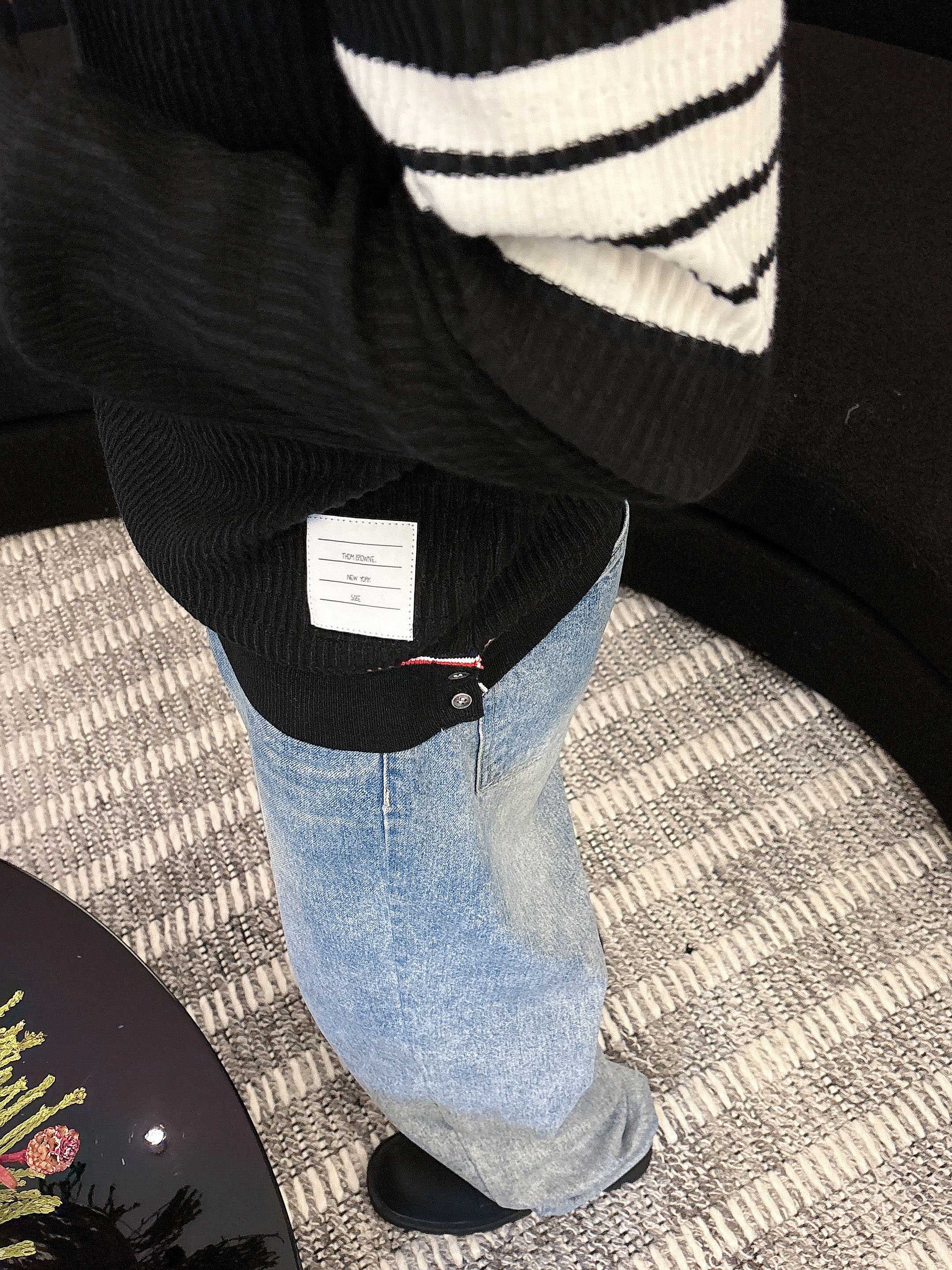 · TB 2025官网秋冬季最新款圆领毛衣，专柜同步在售爆款！特供羊毛混纺面料.手感舒适.可直接接触皮肤