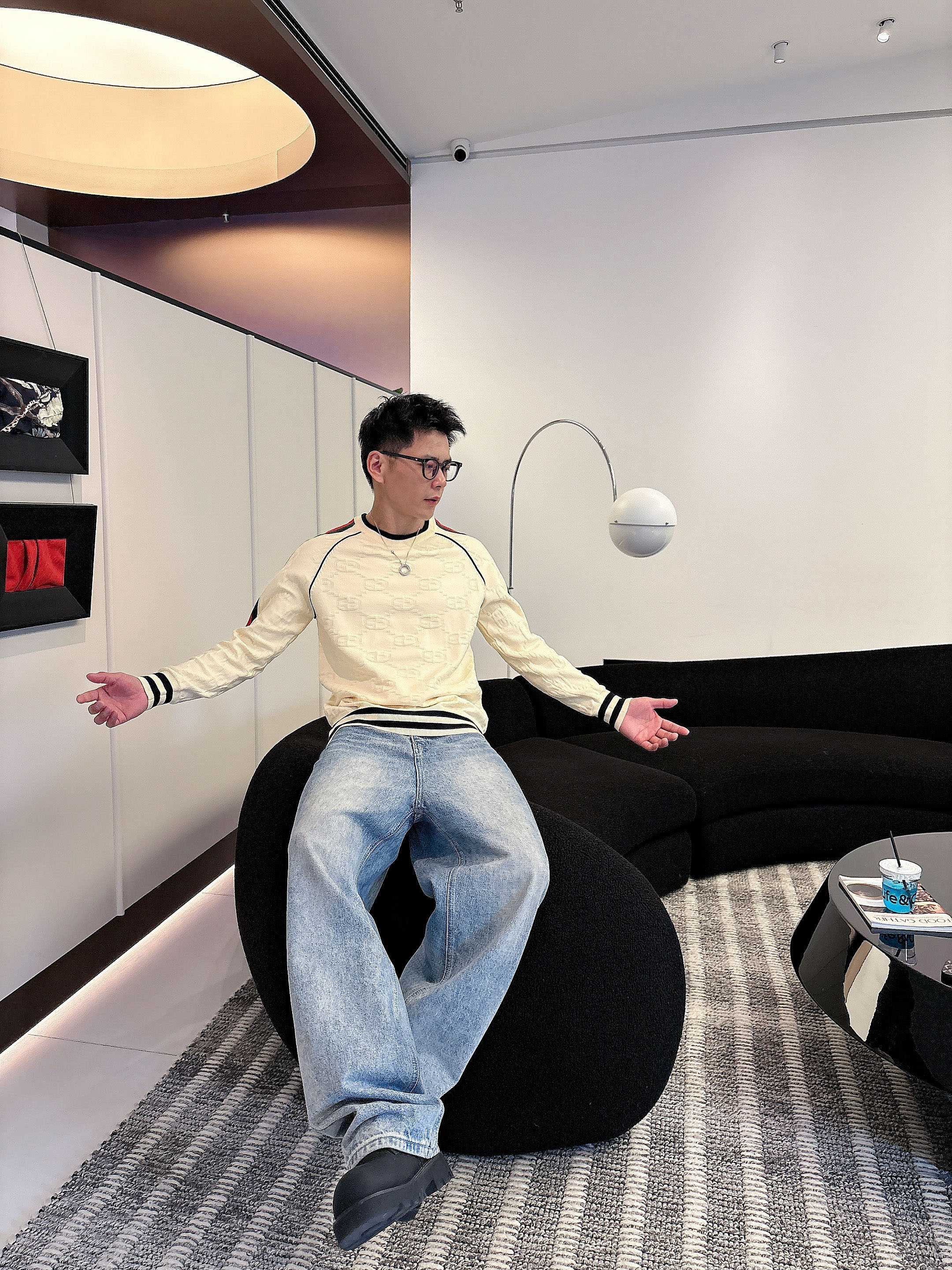 · 古驰Gucci 2025官网秋冬季最新款圆领毛衣，专柜同步在售爆款！特供羊毛混纺面料.手感舒适.可直