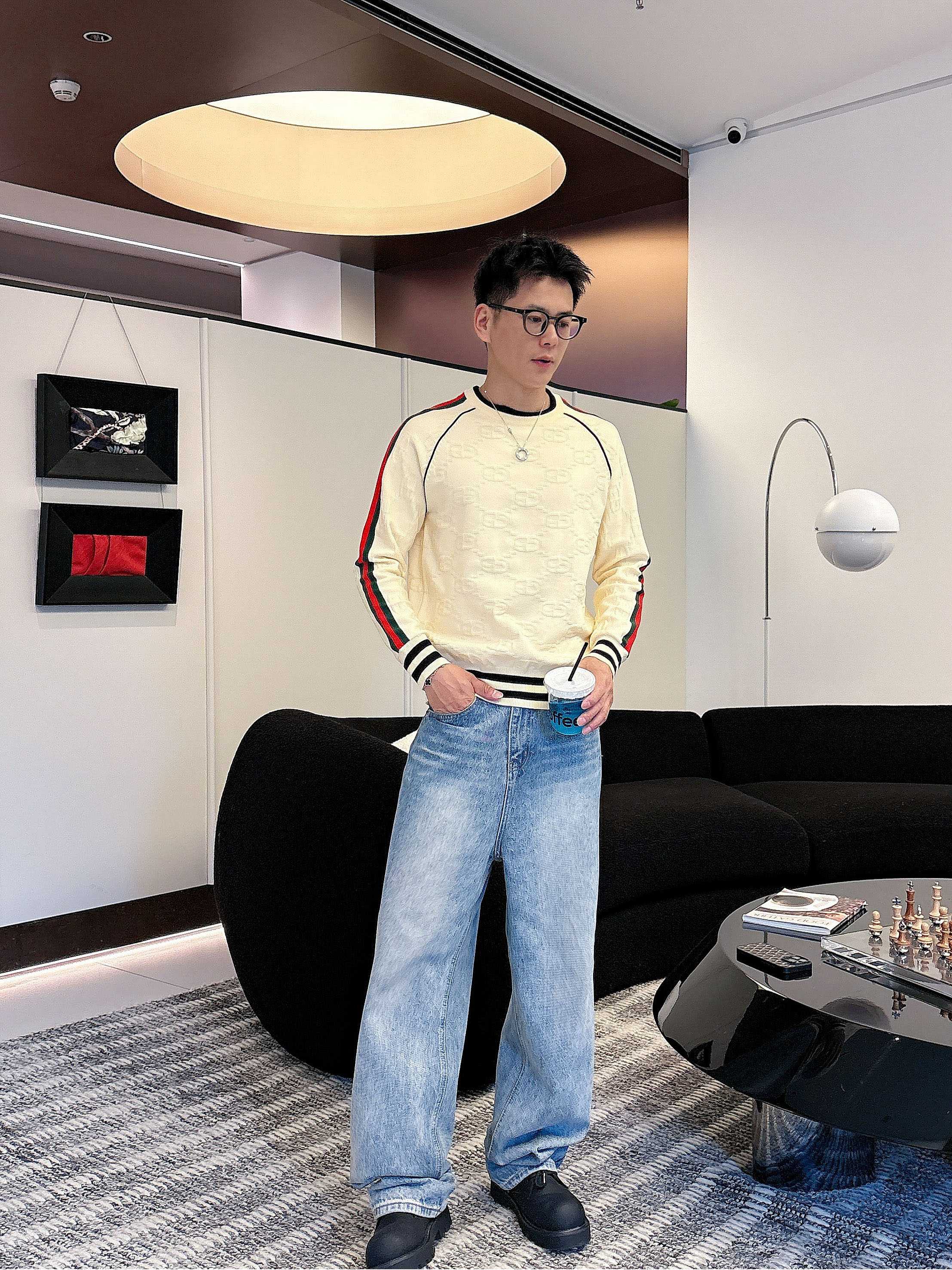 · 古驰Gucci 2025官网秋冬季最新款圆领毛衣，专柜同步在售爆款！特供羊毛混纺面料.手感舒适.可直