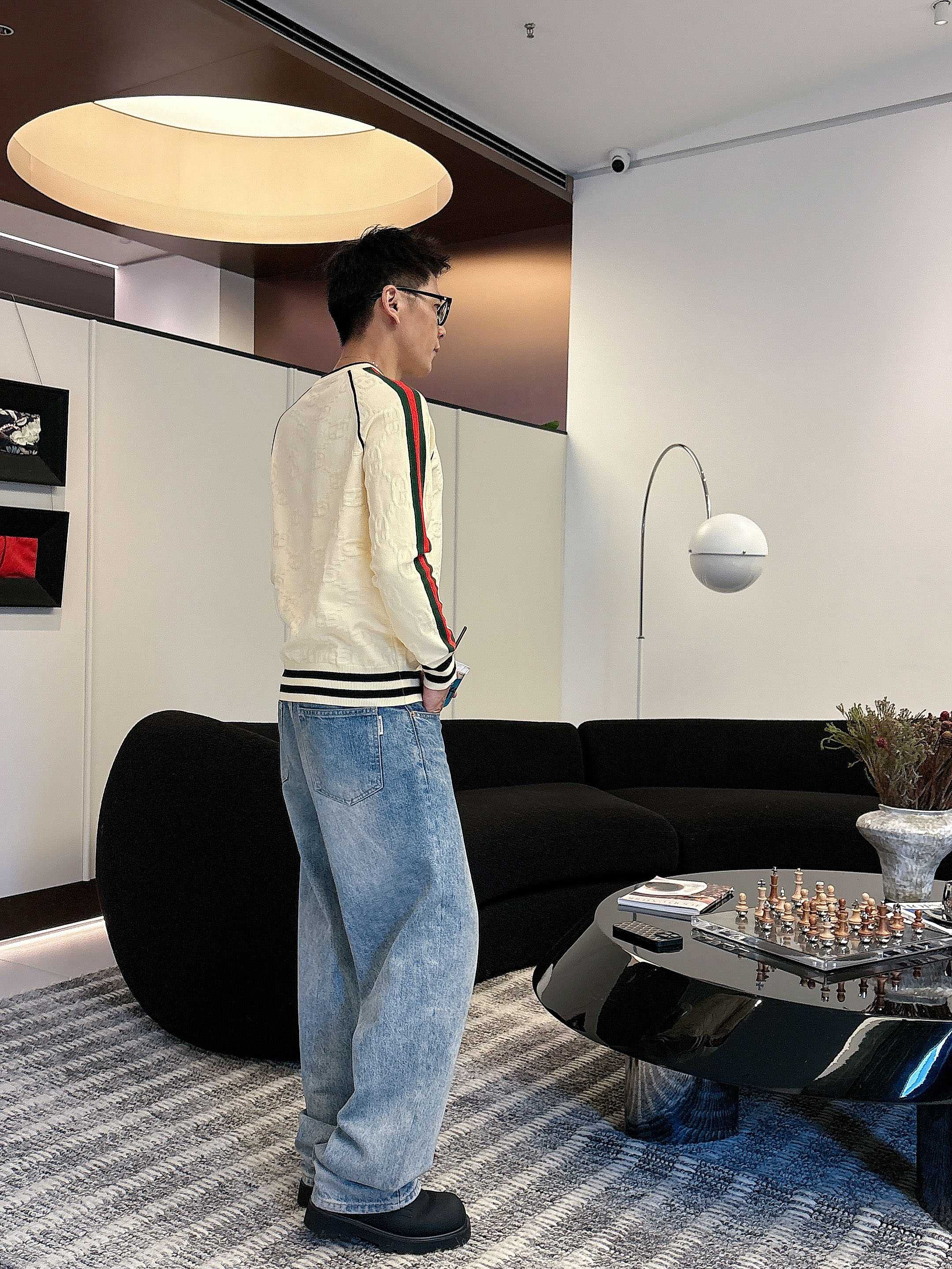 · 古驰Gucci 2025官网秋冬季最新款圆领毛衣，专柜同步在售爆款！特供羊毛混纺面料.手感舒适.可直