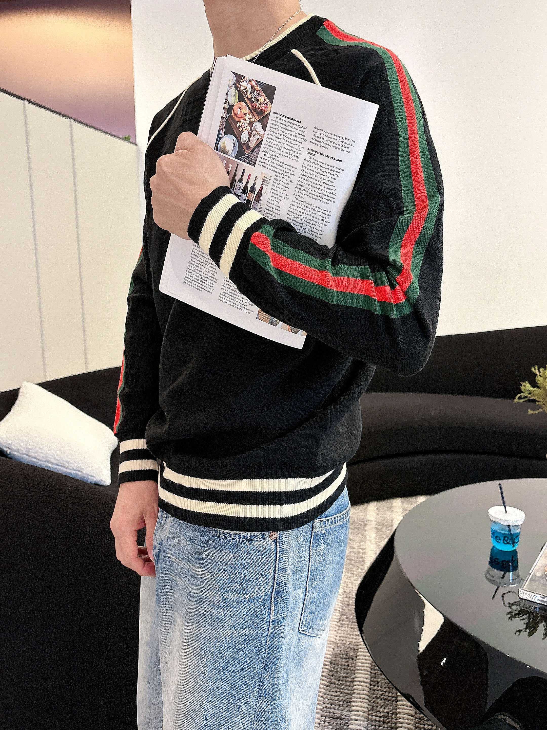 · 古驰Gucci 2025官网秋冬季最新款圆领毛衣，专柜同步在售爆款！特供羊毛混纺面料.手感舒适.可直