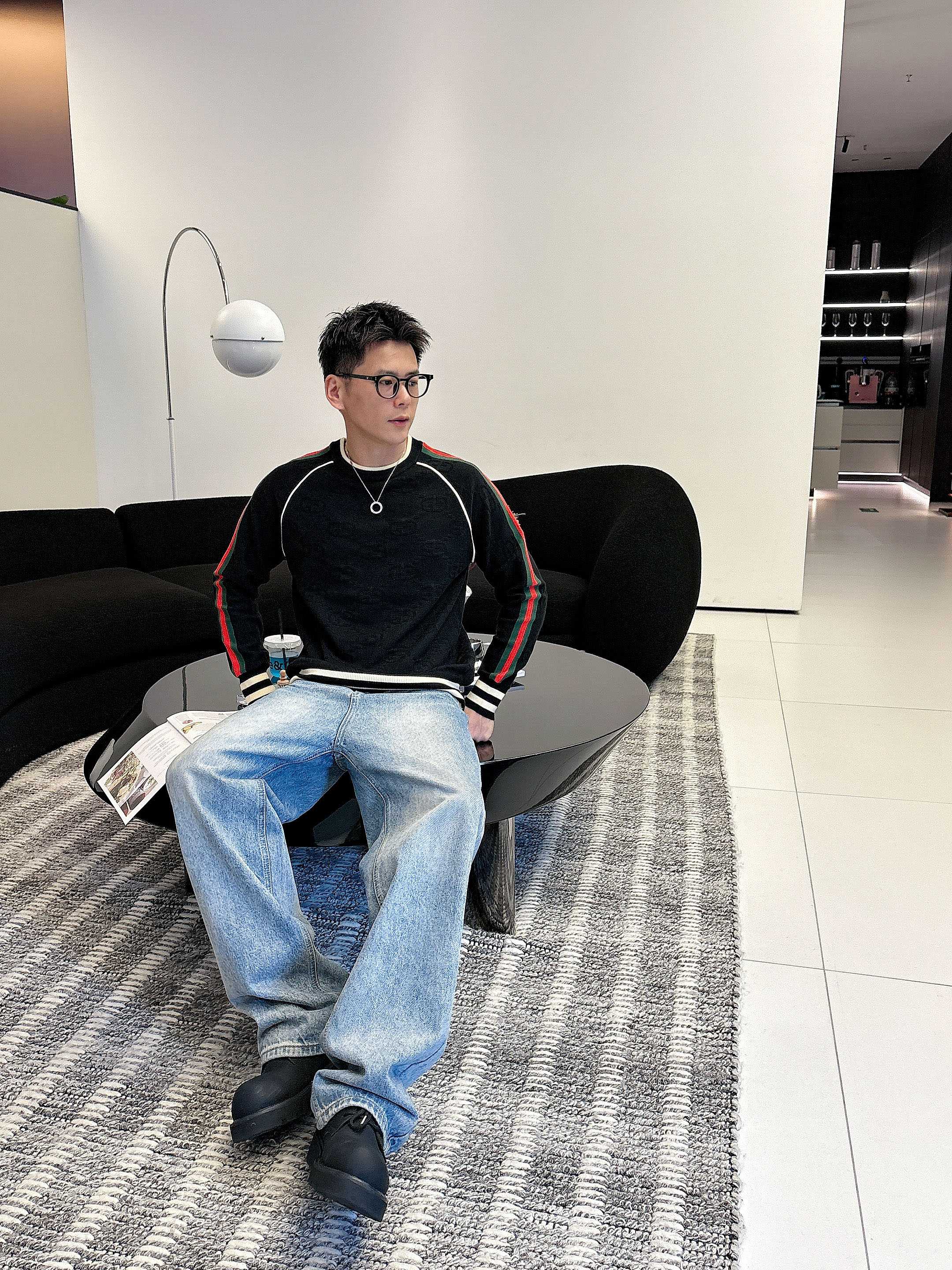 · 古驰Gucci 2025官网秋冬季最新款圆领毛衣，专柜同步在售爆款！特供羊毛混纺面料.手感舒适.可直