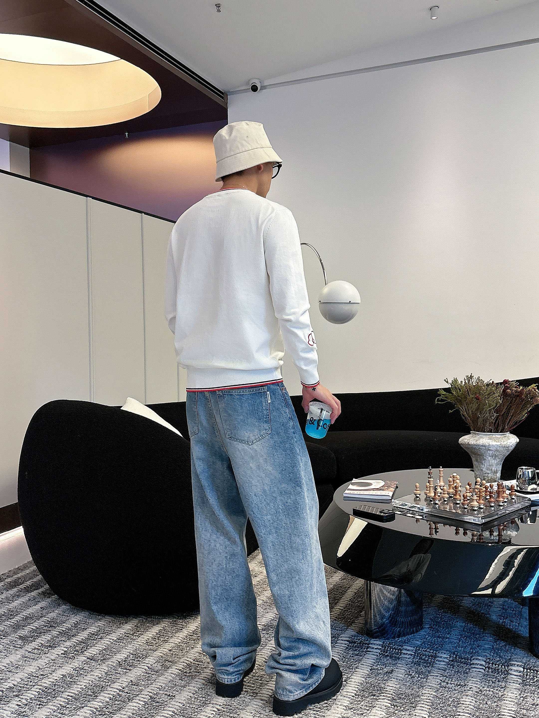 · 蒙口Moncler 2025官网秋冬季最新款圆领毛衣，专柜同步在售爆款！特供羊毛混纺面料.手感舒适.