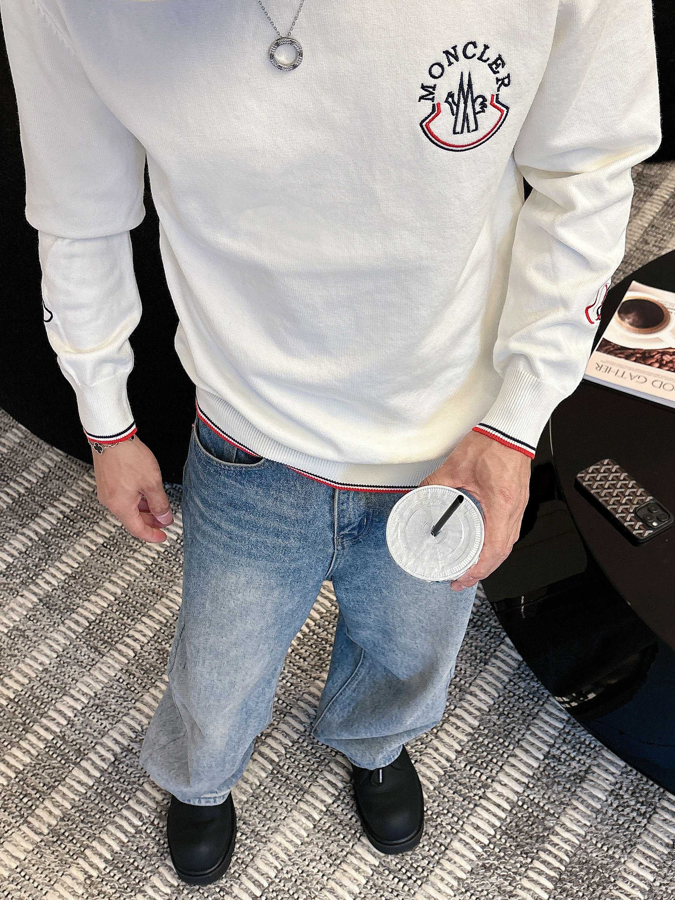 · 蒙口Moncler 2025官网秋冬季最新款圆领毛衣，专柜同步在售爆款！特供羊毛混纺面料.手感舒适.