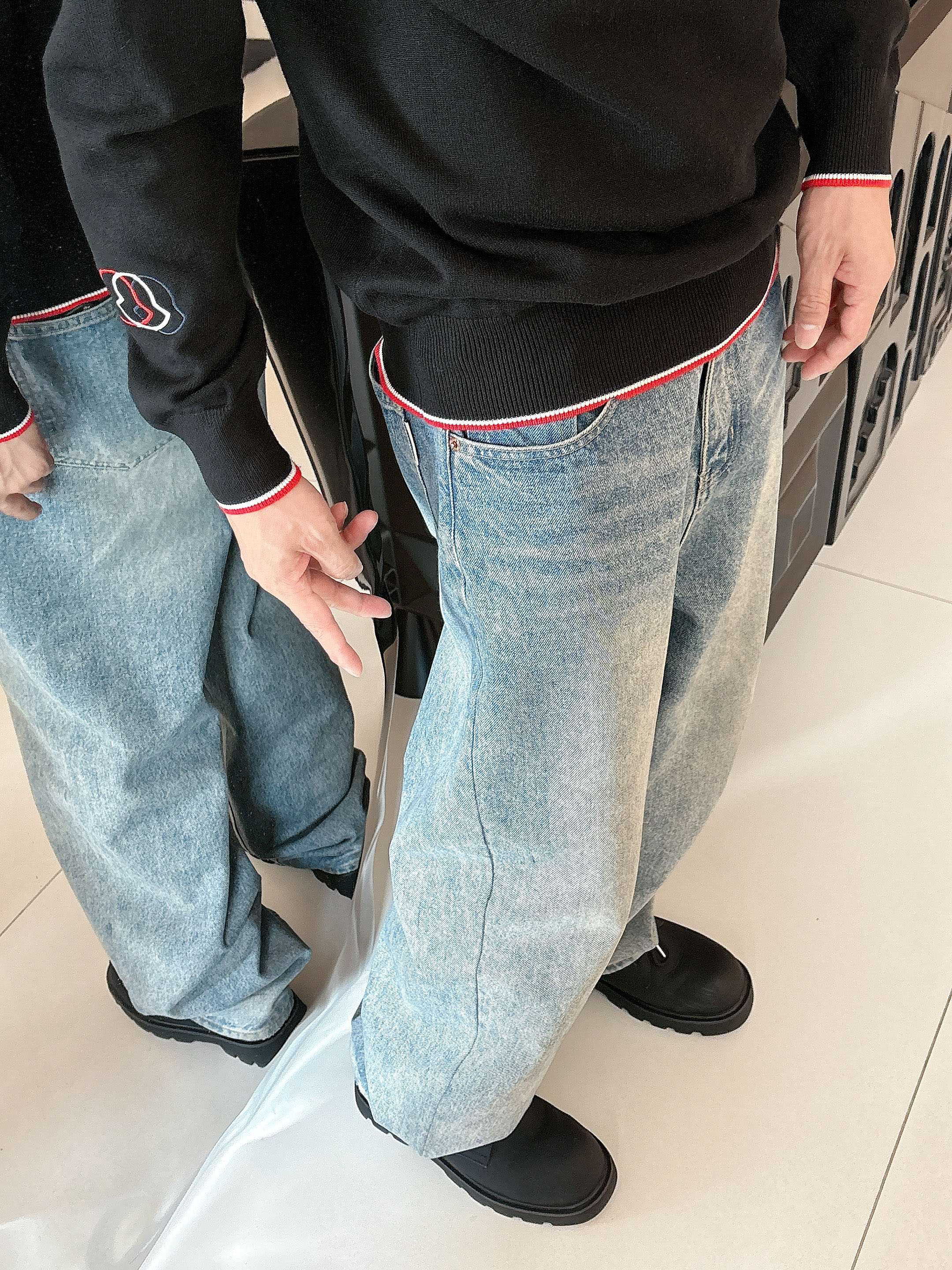 · 蒙口Moncler 2025官网秋冬季最新款圆领毛衣，专柜同步在售爆款！特供羊毛混纺面料.手感舒适.