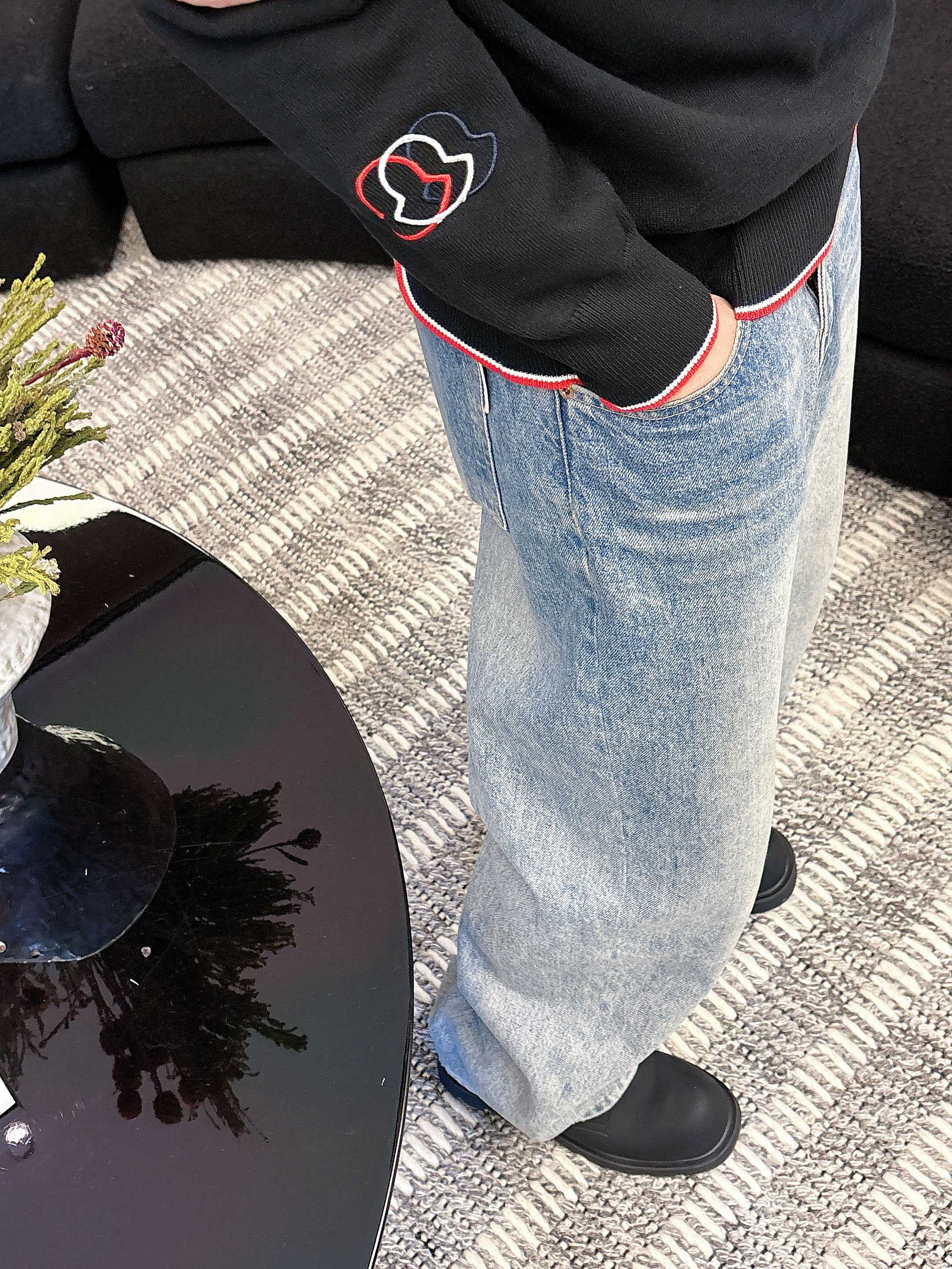 · 蒙口Moncler 2025官网秋冬季最新款圆领毛衣，专柜同步在售爆款！特供羊毛混纺面料.手感舒适.