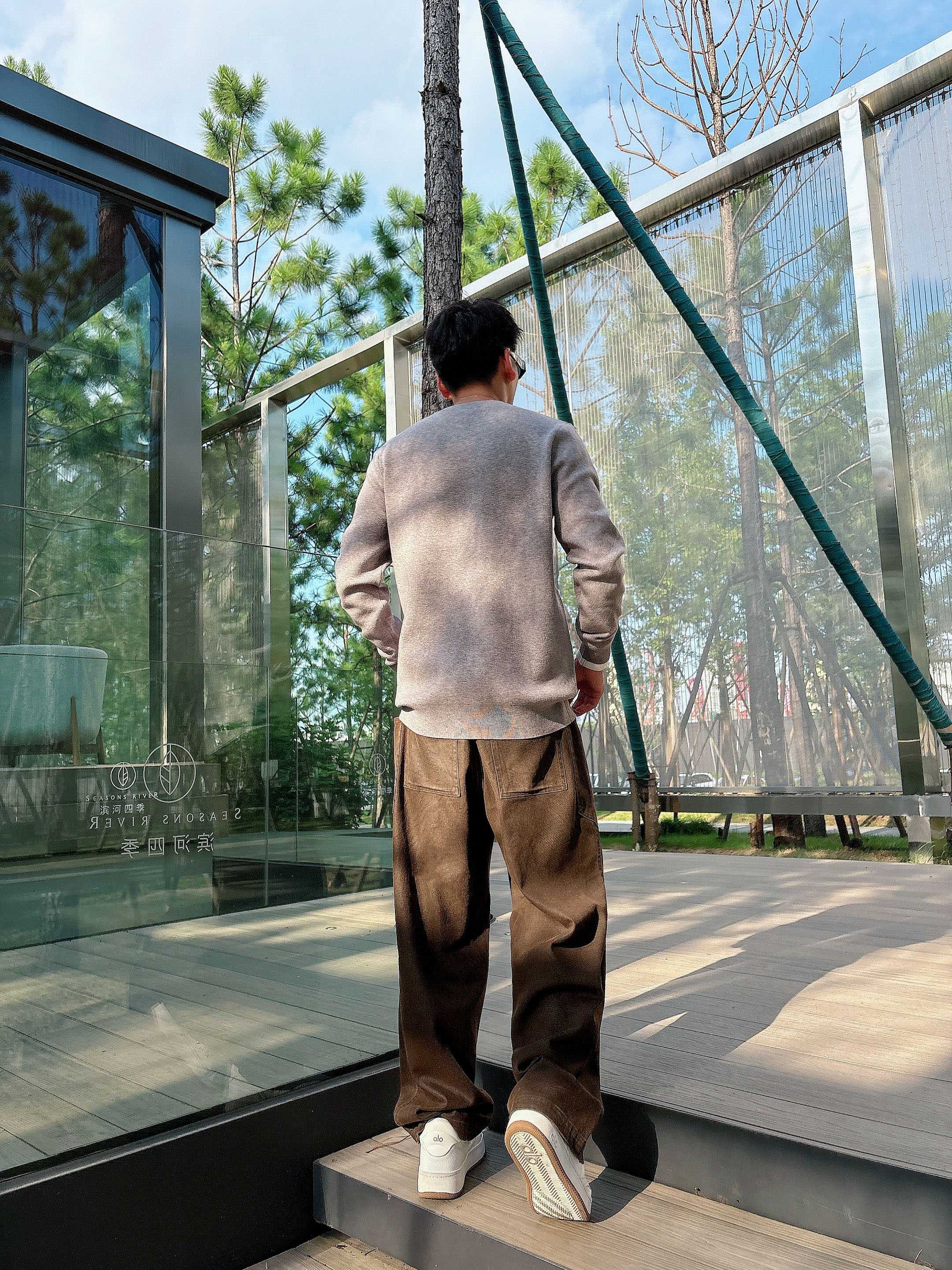 罗意威loewe 2025官网秋冬季最新款圆领毛衣，专柜同步在售爆款！特供羊毛混纺面料.手感舒适.可直接