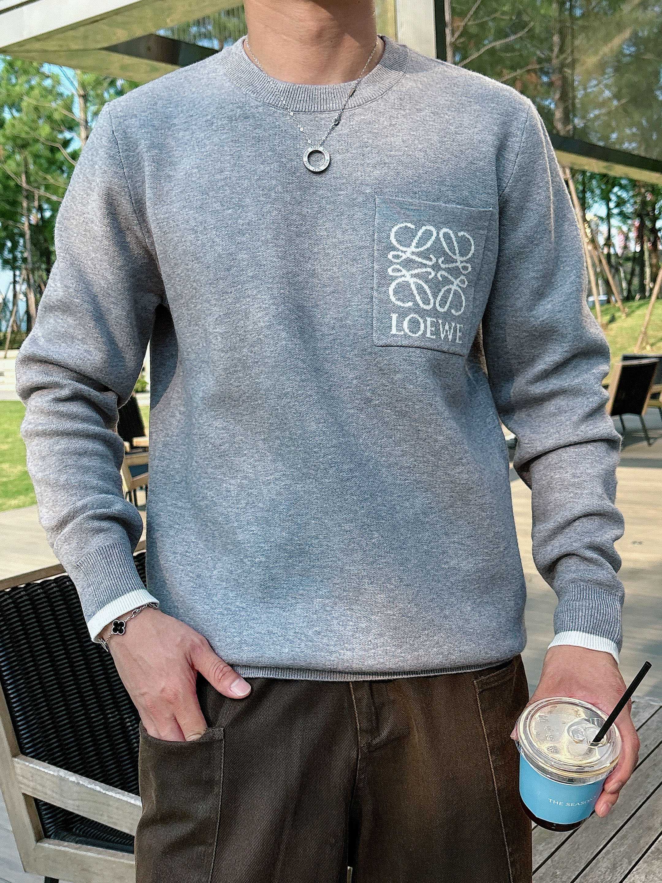 罗意威loewe 2025官网秋冬季最新款圆领毛衣，专柜同步在售爆款！特供羊毛混纺面料.手感舒适.可直接