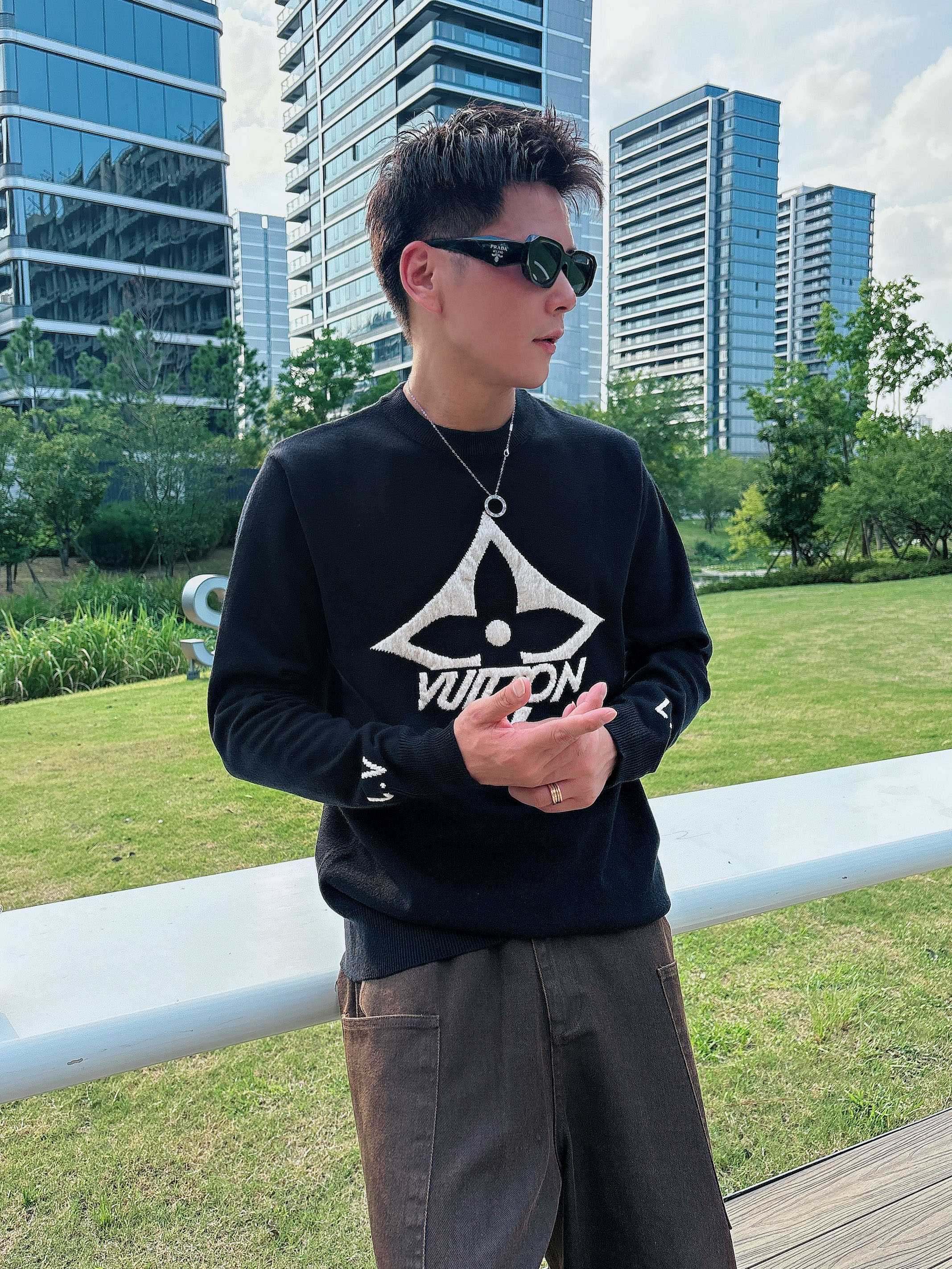LV 2025官网秋冬季最新款圆领毛衣，专柜同步在售爆款！特供羊毛混纺面料.手感舒适.可直接接触皮肤，l