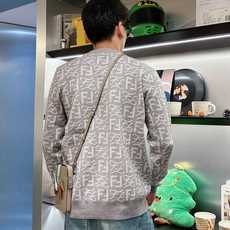 芬迪Fendi 2025官网秋冬季最新款圆领毛衣,专柜同步在售爆款!特供羊毛混纺面料.手感舒适.可直接接 芬迪Fendi 2025官网秋冬季最新款圆领毛衣,专柜同步在售爆款!特供羊毛混纺面料.手感舒适.可直接接