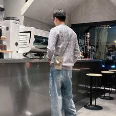 芬迪Fendi 2025官网秋冬季最新款圆领毛衣,专柜同步在售爆款!特供羊毛混纺面料.手感舒适.可直接接 芬迪Fendi 2025官网秋冬季最新款圆领毛衣,专柜同步在售爆款!特供羊毛混纺面料.手感舒适.可直接接