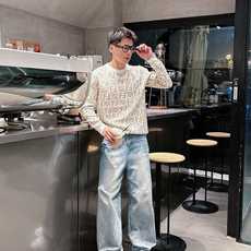 芬迪Fendi 2025官网秋冬季最新款圆领毛衣,专柜同步在售爆款!特供羊毛混纺面料.手感舒适.可直接接 芬迪Fendi 2025官网秋冬季最新款圆领毛衣,专柜同步在售爆款!特供羊毛混纺面料.手感舒适.可直接接