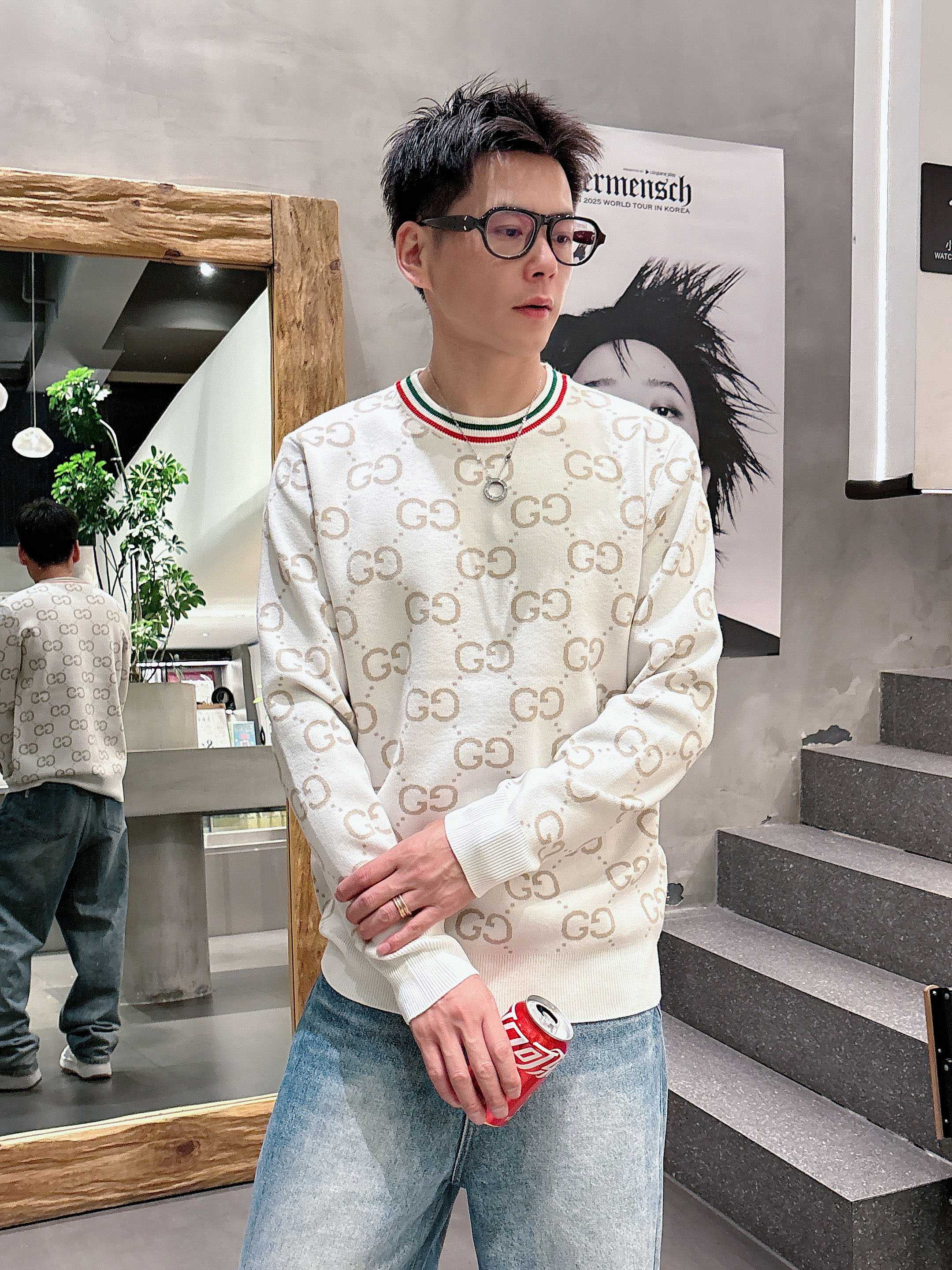 古驰Gucci 2025官网秋冬季最新款圆领毛衣，专柜同步在售爆款！特供羊毛混纺面料.手感舒适.可直接接