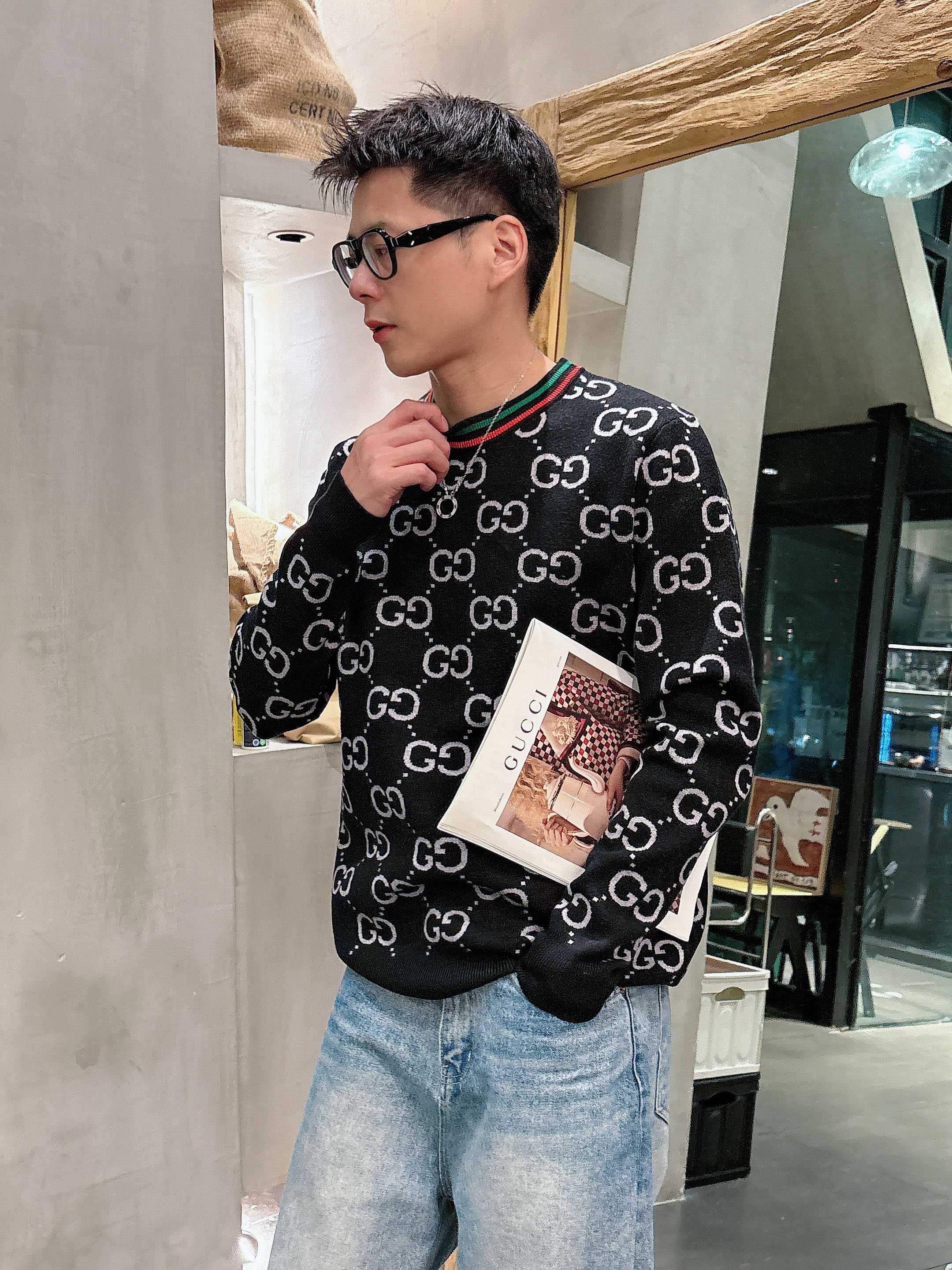 古驰Gucci 2025官网秋冬季最新款圆领毛衣，专柜同步在售爆款！特供羊毛混纺面料.手感舒适.可直接接
