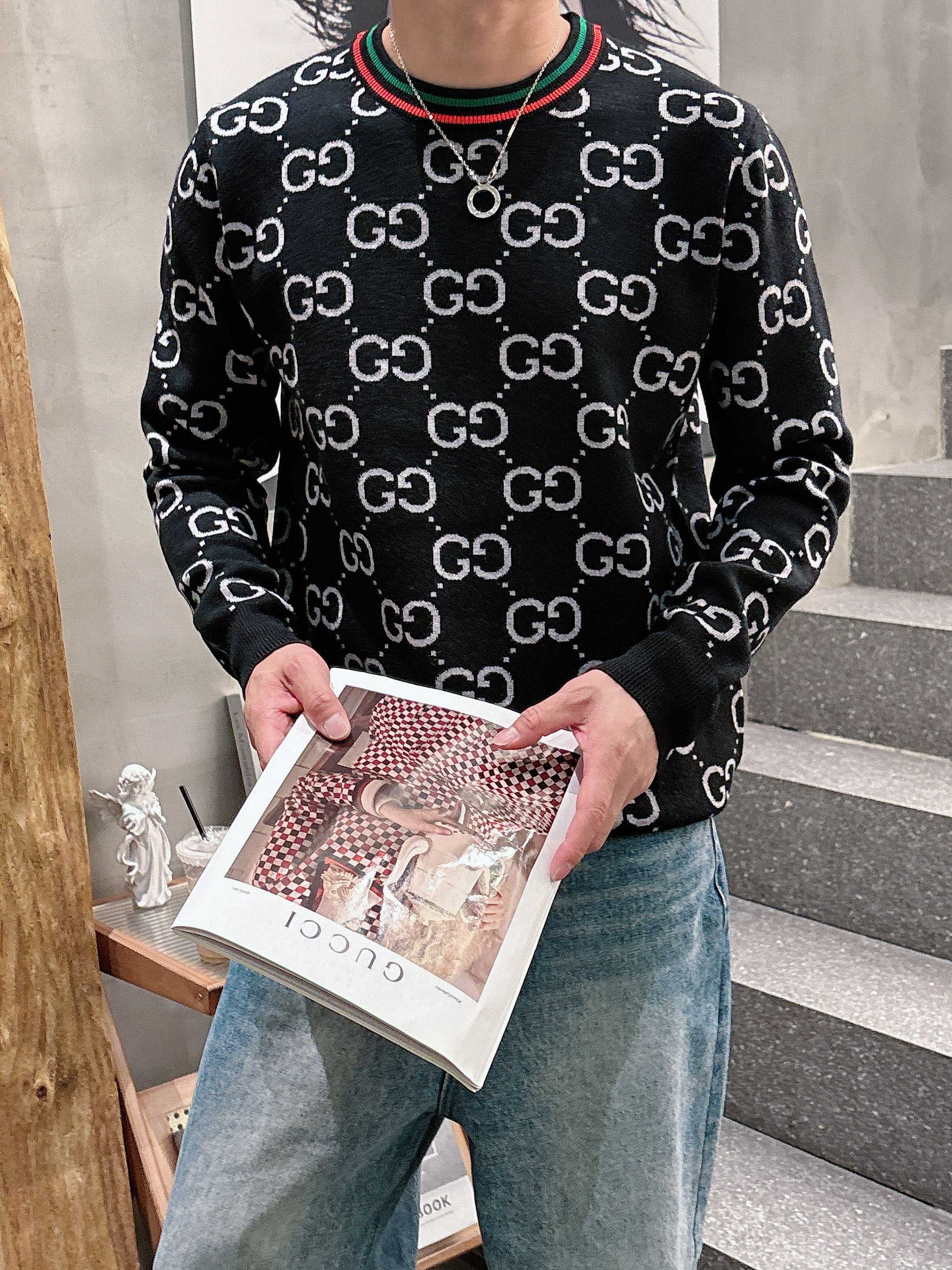 古驰Gucci 2025官网秋冬季最新款圆领毛衣，专柜同步在售爆款！特供羊毛混纺面料.手感舒适.可直接接