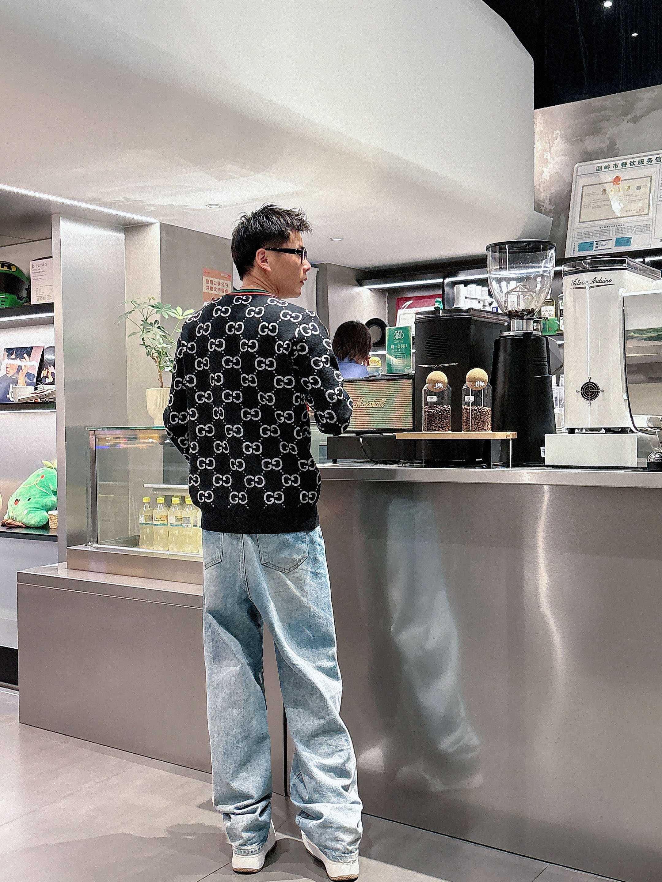 古驰Gucci 2025官网秋冬季最新款圆领毛衣，专柜同步在售爆款！特供羊毛混纺面料.手感舒适.可直接接