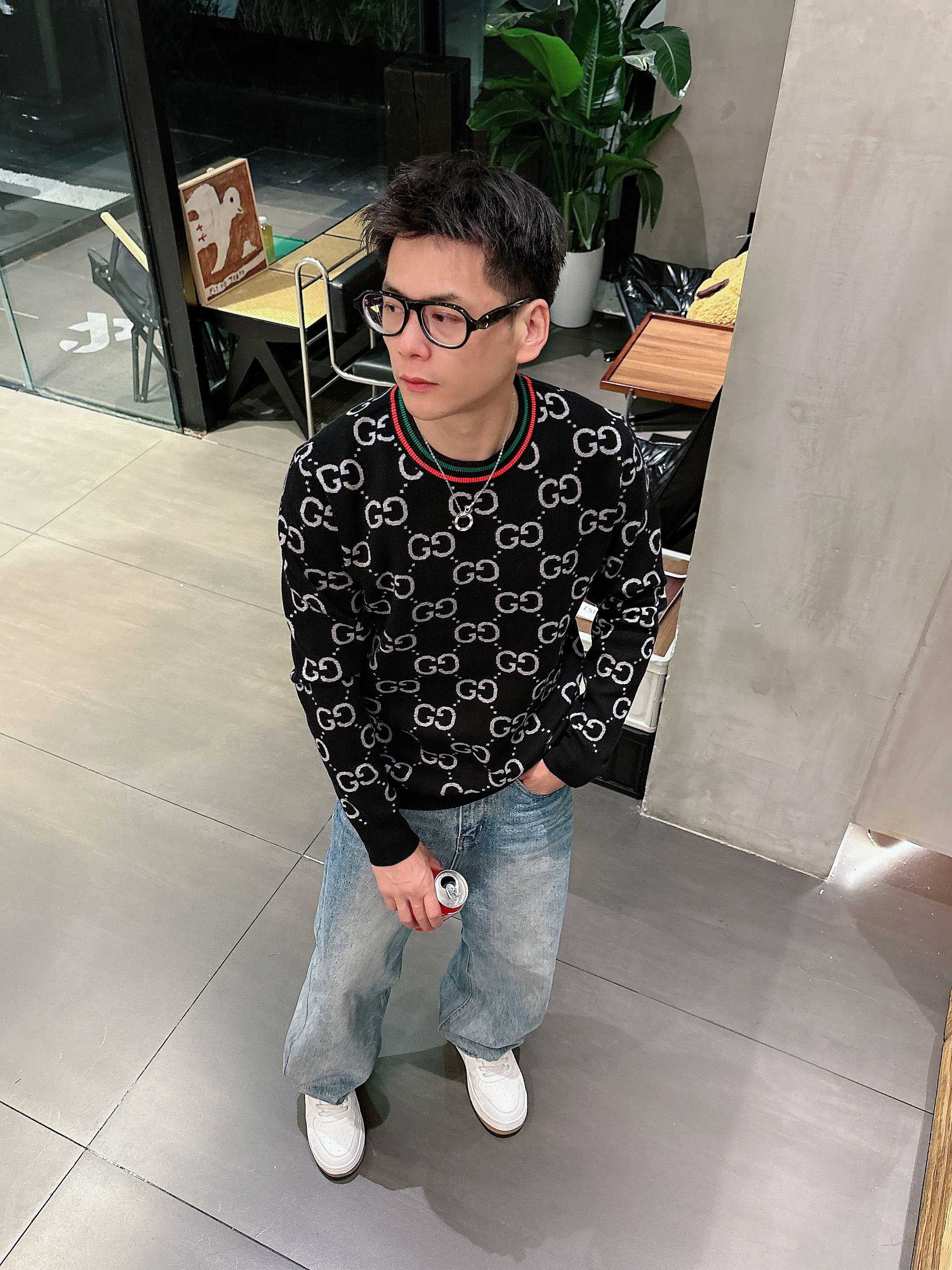 古驰Gucci 2025官网秋冬季最新款圆领毛衣，专柜同步在售爆款！特供羊毛混纺面料.手感舒适.可直接接