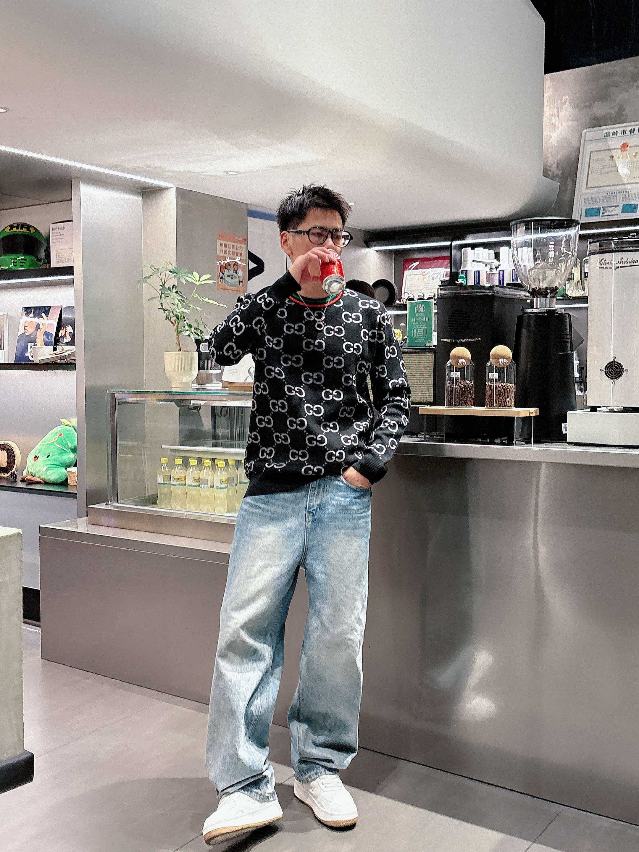古驰Gucci 2025官网秋冬季最新款圆领毛衣，专柜同步在售爆款！特供羊毛混纺面料.手感舒适.可直接接