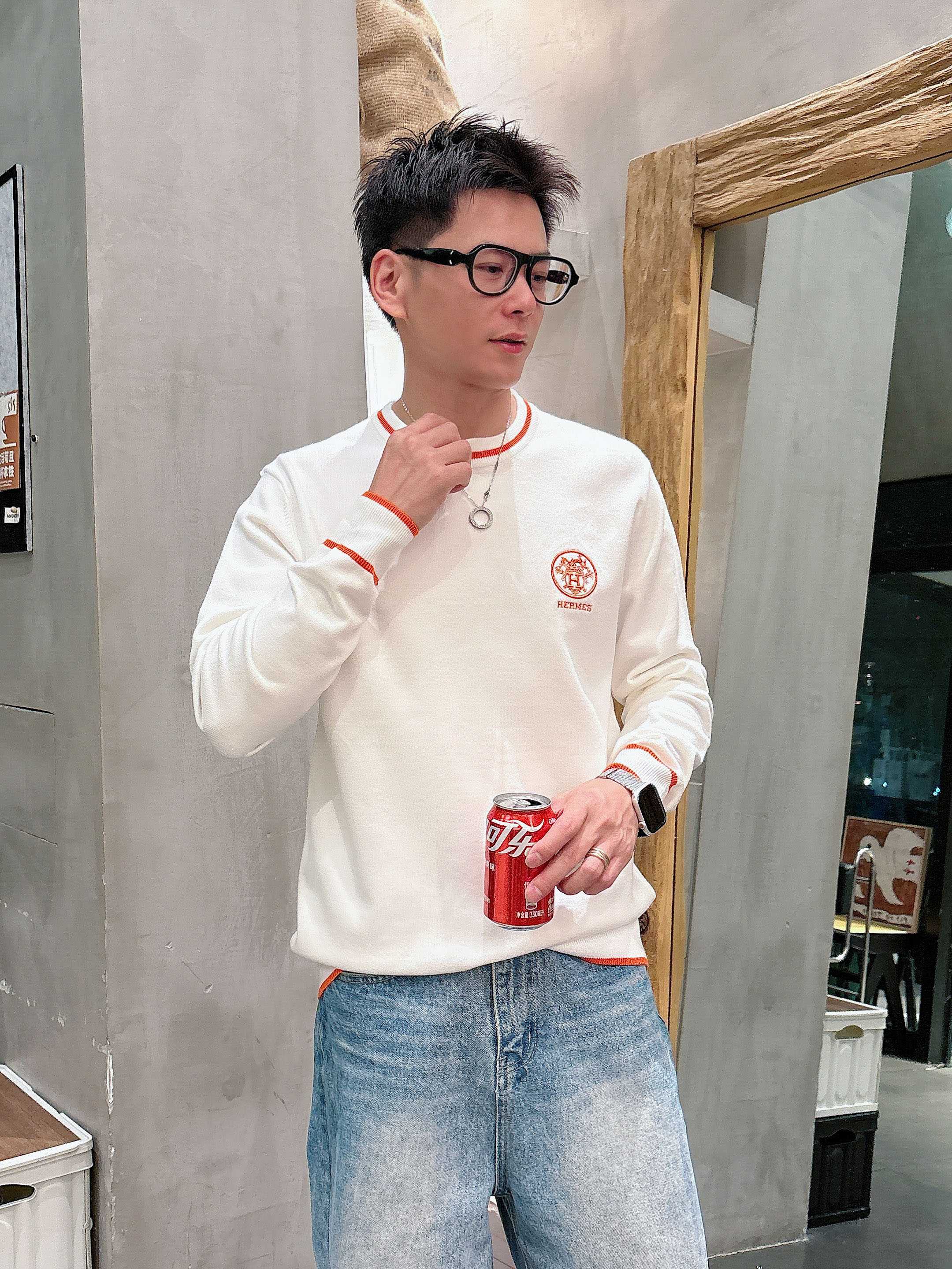 爱马仕Hermes2025官网秋冬季最新款圆领毛衣，专柜同步在售爆款！特供羊毛混纺面料.手感舒适.可直接