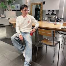 爱马仕Hermes2025官网秋冬季最新款圆领毛衣,专柜同步在售爆款!特供羊毛混纺面料.手感舒适.可直接 爱马仕Hermes2025官网秋冬季最新款圆领毛衣,专柜同步在售爆款!特供羊毛混纺面料.手感舒适.可直接
