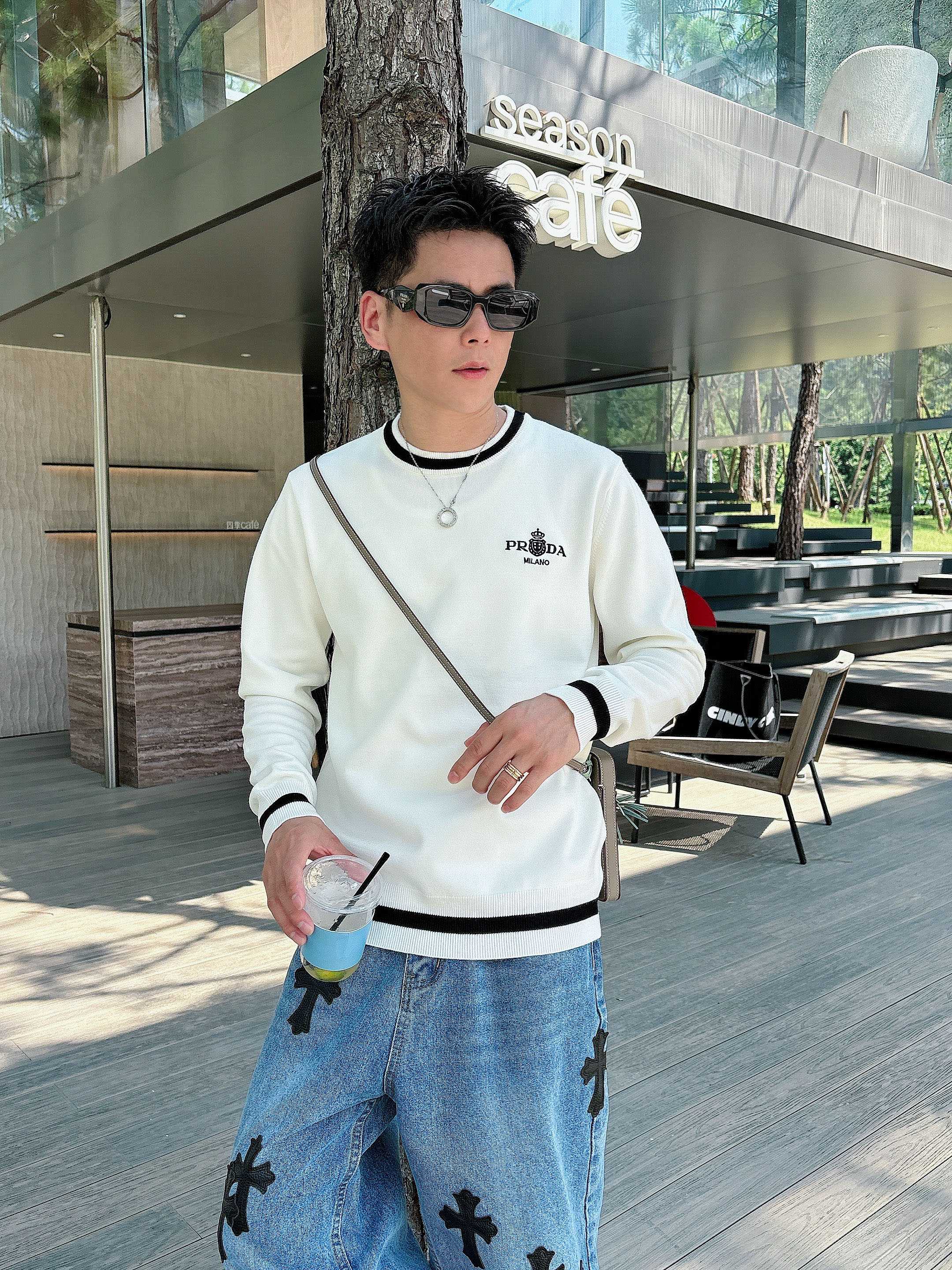 普拉达Prada 2025官网秋冬季最新款圆领毛衣，专柜同步在售爆款！特供羊毛混纺面料.手感舒适.可直接