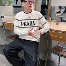 普拉达Prada 2025官网秋冬季最新款圆领毛衣,专柜同步在售爆款!特供羊毛混纺面料.手感舒适.可直接 普拉达Prada 2025官网秋冬季最新款圆领毛衣,专柜同步在售爆款!特供羊毛混纺面料.手感舒适.可直接