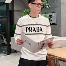 普拉达Prada 2025官网秋冬季最新款圆领毛衣,专柜同步在售爆款!特供羊毛混纺面料.手感舒适.可直接 普拉达Prada 2025官网秋冬季最新款圆领毛衣,专柜同步在售爆款!特供羊毛混纺面料.手感舒适.可直接
