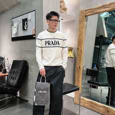 普拉达Prada 2025官网秋冬季最新款圆领毛衣,专柜同步在售爆款!特供羊毛混纺面料.手感舒适.可直接 普拉达Prada 2025官网秋冬季最新款圆领毛衣,专柜同步在售爆款!特供羊毛混纺面料.手感舒适.可直接