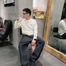 普拉达Prada 2025官网秋冬季最新款圆领毛衣,专柜同步在售爆款!特供羊毛混纺面料.手感舒适.可直接 普拉达Prada 2025官网秋冬季最新款圆领毛衣,专柜同步在售爆款!特供羊毛混纺面料.手感舒适.可直接