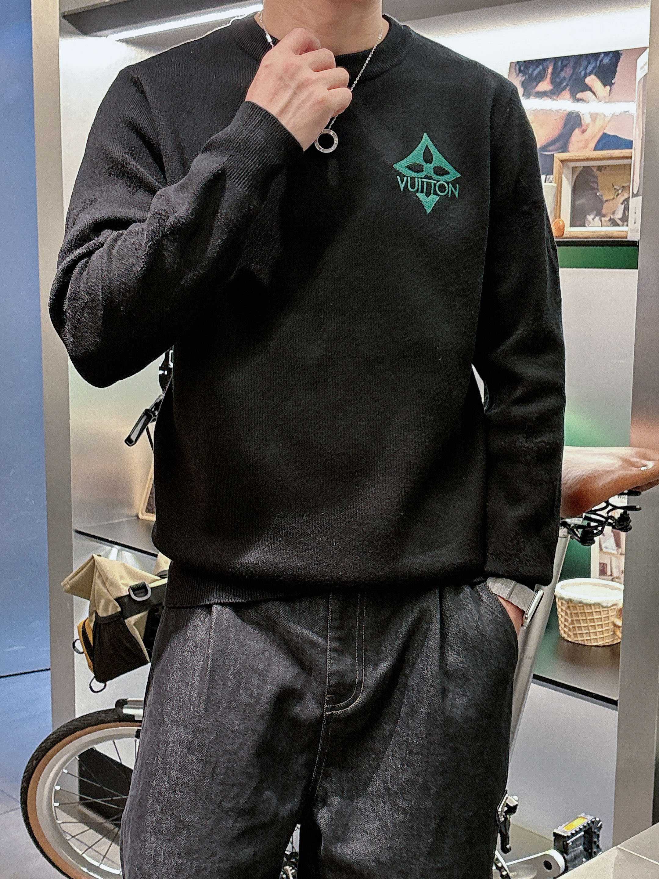 LV 2025官网秋冬季最新款圆领毛衣，专柜同步在售爆款！特供羊毛混纺面料.手感舒适.可直接接触皮肤，l