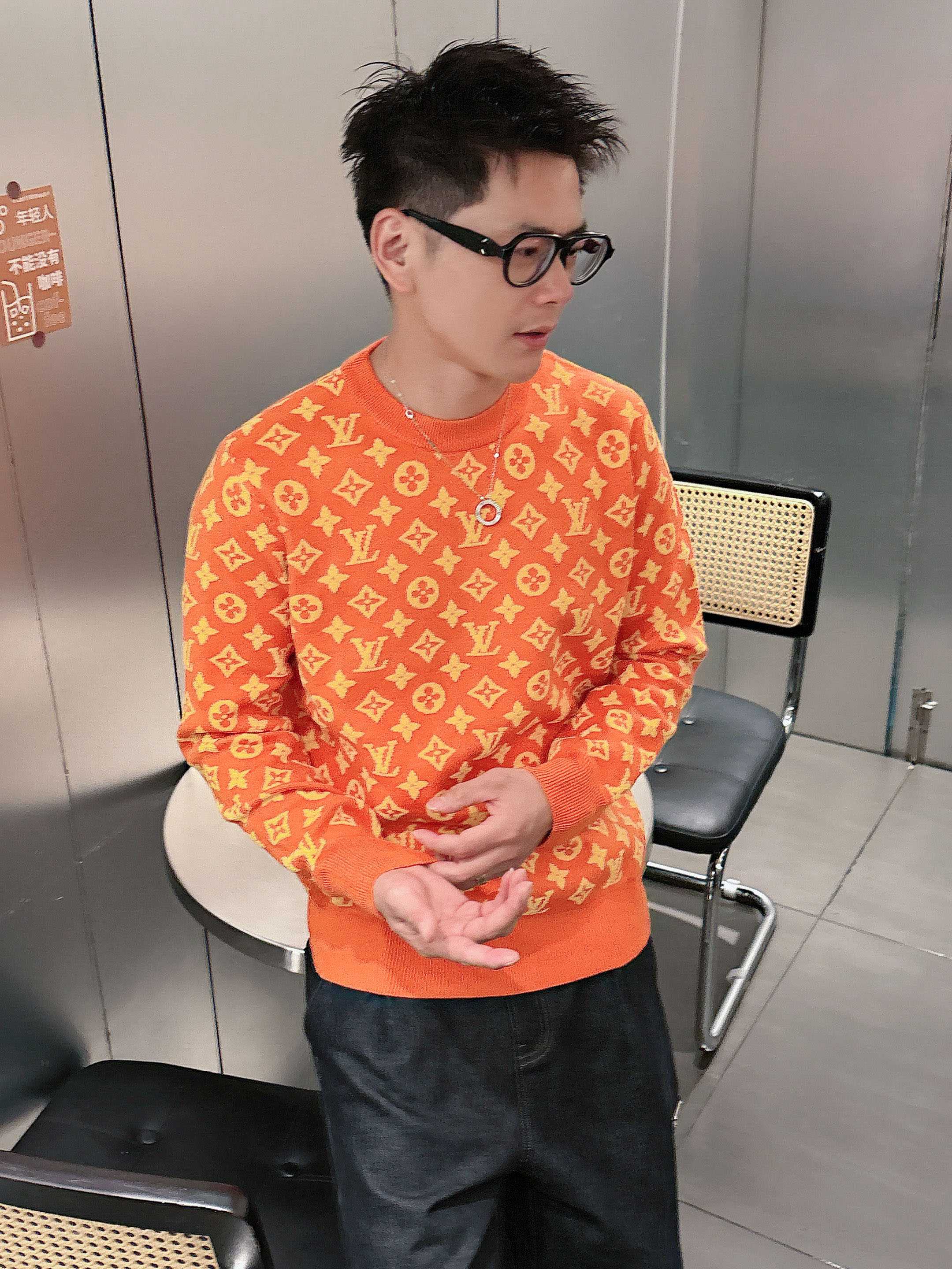 LV 2025官网秋冬季最新款圆领毛衣，专柜同步在售爆款！特供羊毛混纺面料.手感舒适.可直接接触皮肤，l