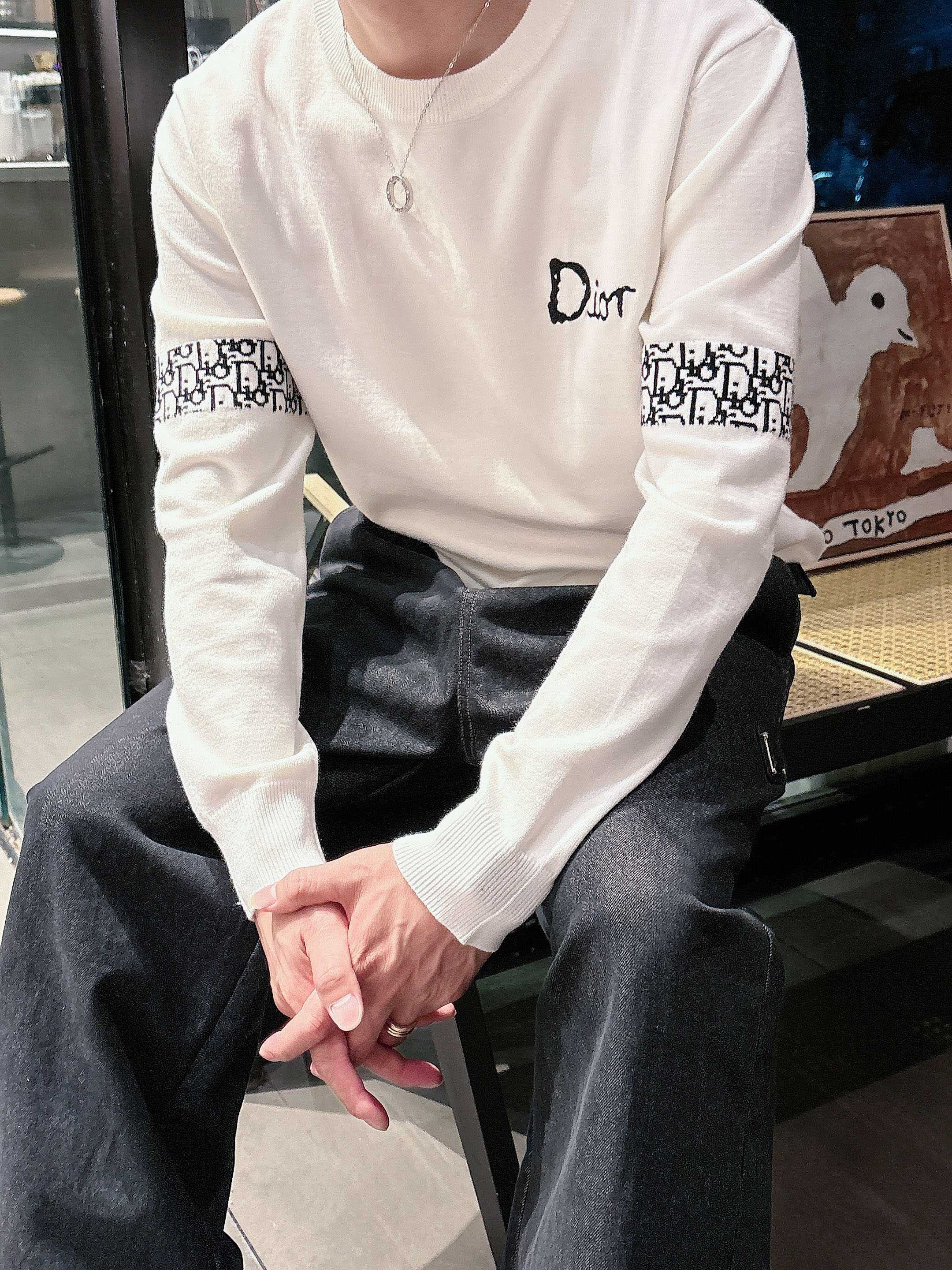 迪奥Dior 2025官网秋冬季最新款圆领毛衣，专柜同步在售爆款！特供羊毛混纺面料.手感舒适.可直接接触