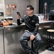 迪奥Dior 2025官网秋冬季最新款圆领毛衣,专柜同步在售爆款!特供羊毛混纺面料.手感舒适.可直接接触 迪奥Dior 2025官网秋冬季最新款圆领毛衣,专柜同步在售爆款!特供羊毛混纺面料.手感舒适.可直接接触