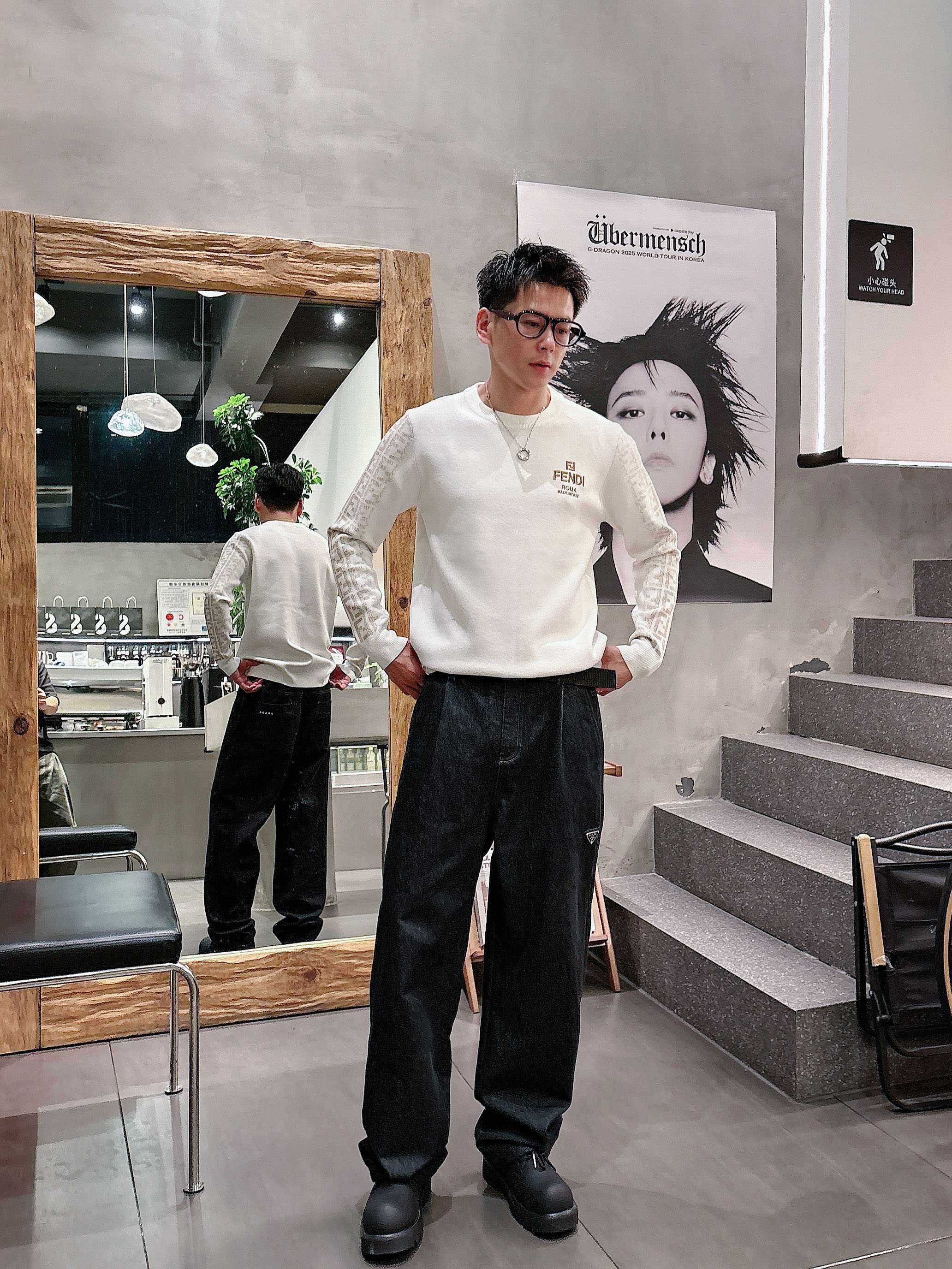 芬迪Fendi 2025官网秋冬季最新款圆领毛衣，专柜同步在售爆款！特供羊毛混纺面料.手感舒适.可直接接