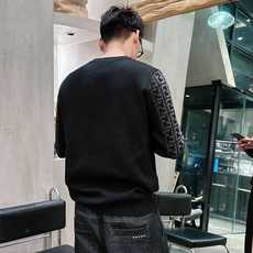 芬迪Fendi 2025官网秋冬季最新款圆领毛衣,专柜同步在售爆款!特供羊毛混纺面料.手感舒适.可直接接 芬迪Fendi 2025官网秋冬季最新款圆领毛衣,专柜同步在售爆款!特供羊毛混纺面料.手感舒适.可直接接