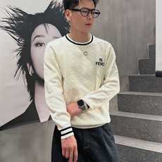 芬迪Fendi 2025官网秋冬季最新款圆领毛衣,专柜同步在售爆款!特供羊毛混纺面料.手感舒适.可直接接 芬迪Fendi 2025官网秋冬季最新款圆领毛衣,专柜同步在售爆款!特供羊毛混纺面料.手感舒适.可直接接
