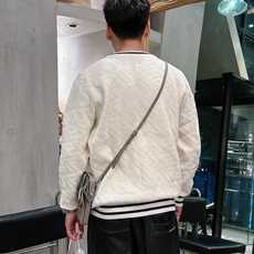 芬迪Fendi 2025官网秋冬季最新款圆领毛衣,专柜同步在售爆款!特供羊毛混纺面料.手感舒适.可直接接 芬迪Fendi 2025官网秋冬季最新款圆领毛衣,专柜同步在售爆款!特供羊毛混纺面料.手感舒适.可直接接