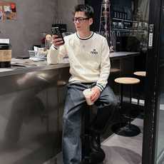 芬迪Fendi 2025官网秋冬季最新款圆领毛衣,专柜同步在售爆款!特供羊毛混纺面料.手感舒适.可直接接 芬迪Fendi 2025官网秋冬季最新款圆领毛衣,专柜同步在售爆款!特供羊毛混纺面料.手感舒适.可直接接