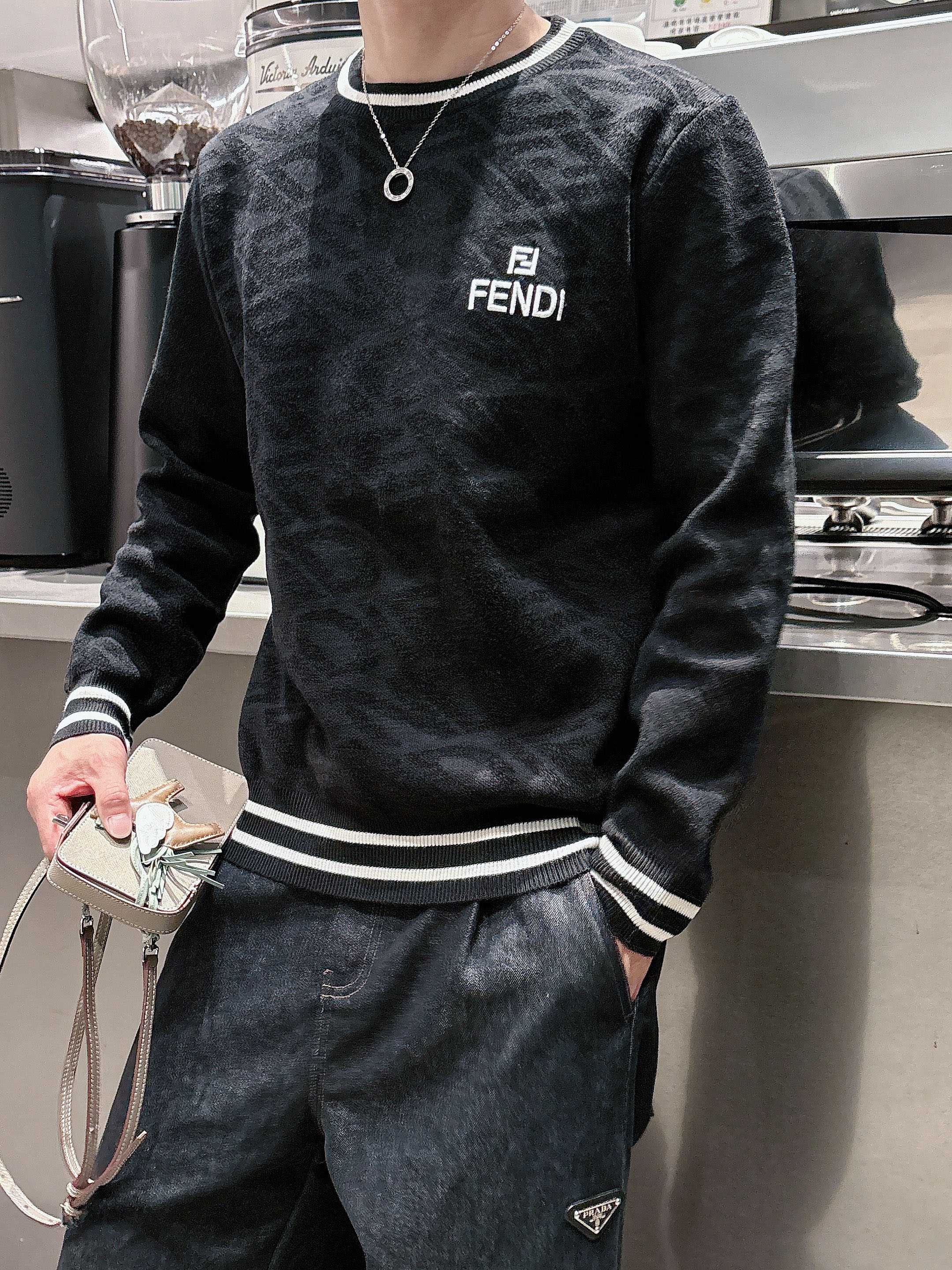 芬迪Fendi 2025官网秋冬季最新款圆领毛衣，专柜同步在售爆款！特供羊毛混纺面料.手感舒适.可直接接