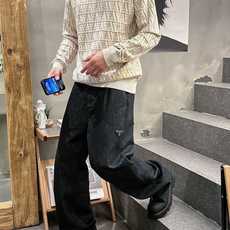 芬迪Fendi 2025官网秋冬季最新款圆领毛衣,专柜同步在售爆款!特供羊毛混纺面料.手感舒适.可直接接 芬迪Fendi 2025官网秋冬季最新款圆领毛衣,专柜同步在售爆款!特供羊毛混纺面料.手感舒适.可直接接