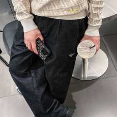 芬迪Fendi 2025官网秋冬季最新款圆领毛衣,专柜同步在售爆款!特供羊毛混纺面料.手感舒适.可直接接 芬迪Fendi 2025官网秋冬季最新款圆领毛衣,专柜同步在售爆款!特供羊毛混纺面料.手感舒适.可直接接