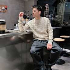 芬迪Fendi 2025官网秋冬季最新款圆领毛衣,专柜同步在售爆款!特供羊毛混纺面料.手感舒适.可直接接 芬迪Fendi 2025官网秋冬季最新款圆领毛衣,专柜同步在售爆款!特供羊毛混纺面料.手感舒适.可直接接
