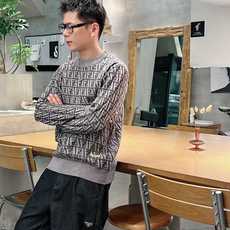 芬迪Fendi 2025官网秋冬季最新款圆领毛衣,专柜同步在售爆款!特供羊毛混纺面料.手感舒适.可直接接 芬迪Fendi 2025官网秋冬季最新款圆领毛衣,专柜同步在售爆款!特供羊毛混纺面料.手感舒适.可直接接
